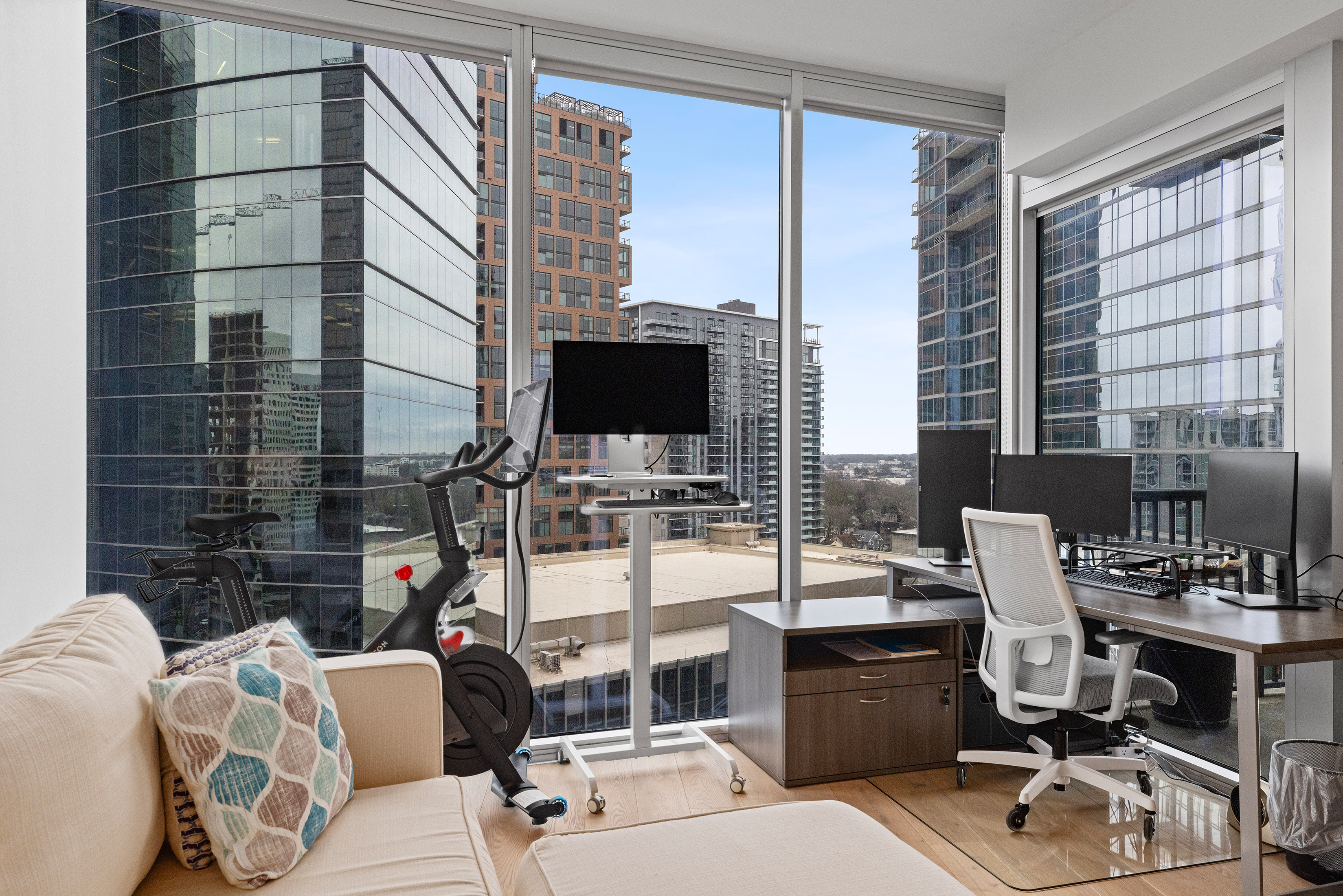  Exceptional Condo Offer Offers an Array of Amenities in a Prime Location - 物件實景