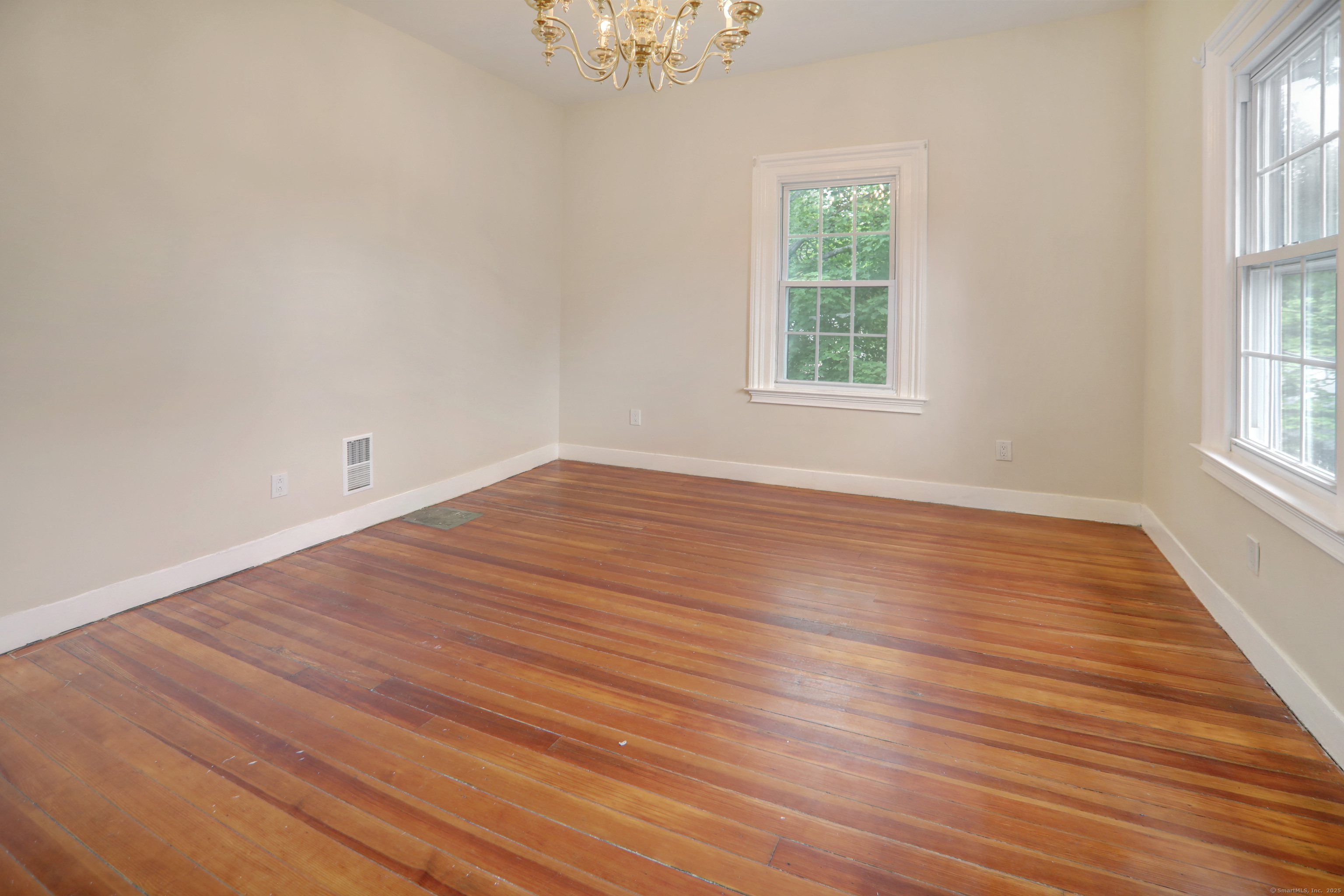 Hamden, Connecticut, 06518, United States, 9 Bedrooms Bedrooms, ,3 BathroomsBathrooms,Residential,For Sale,1940176