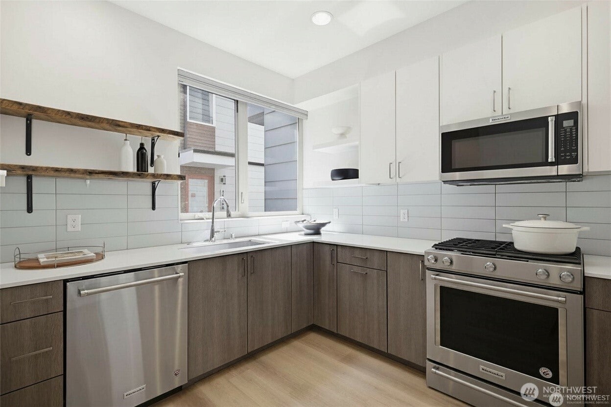 Seattle, Washington, 98144, United States, 3 Bedrooms Bedrooms, ,2 BathroomsBathrooms,Residential,For Sale,2049305