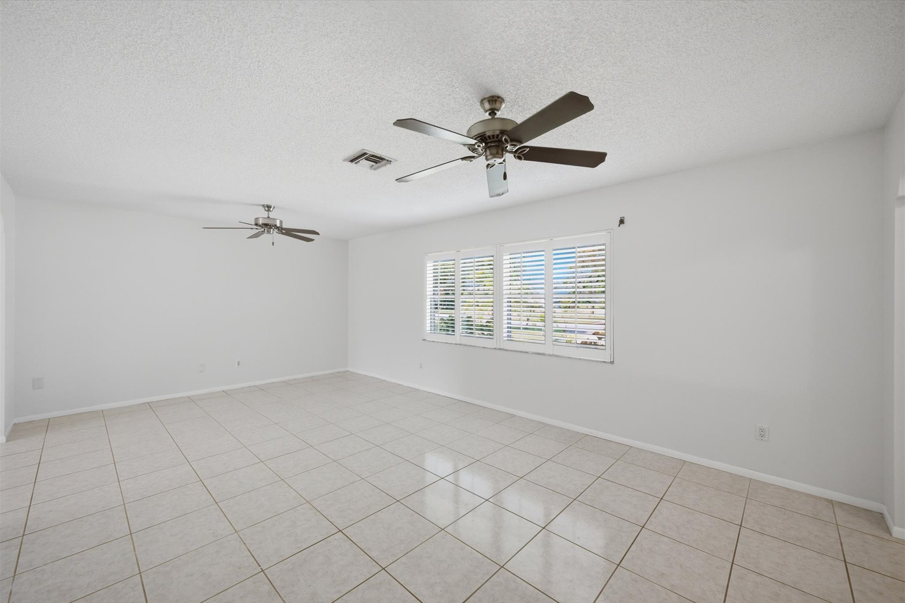  207 S Palm Avenue, Indialantic, FL, 32903 - 物件實景