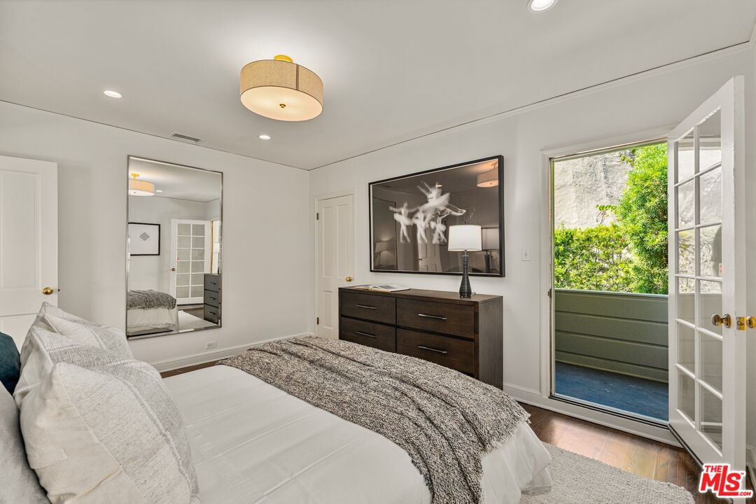 Los Angeles, California, 90046, United States, 3 Bedrooms Bedrooms, ,3 BathroomsBathrooms,Residential,For Sale,1906693