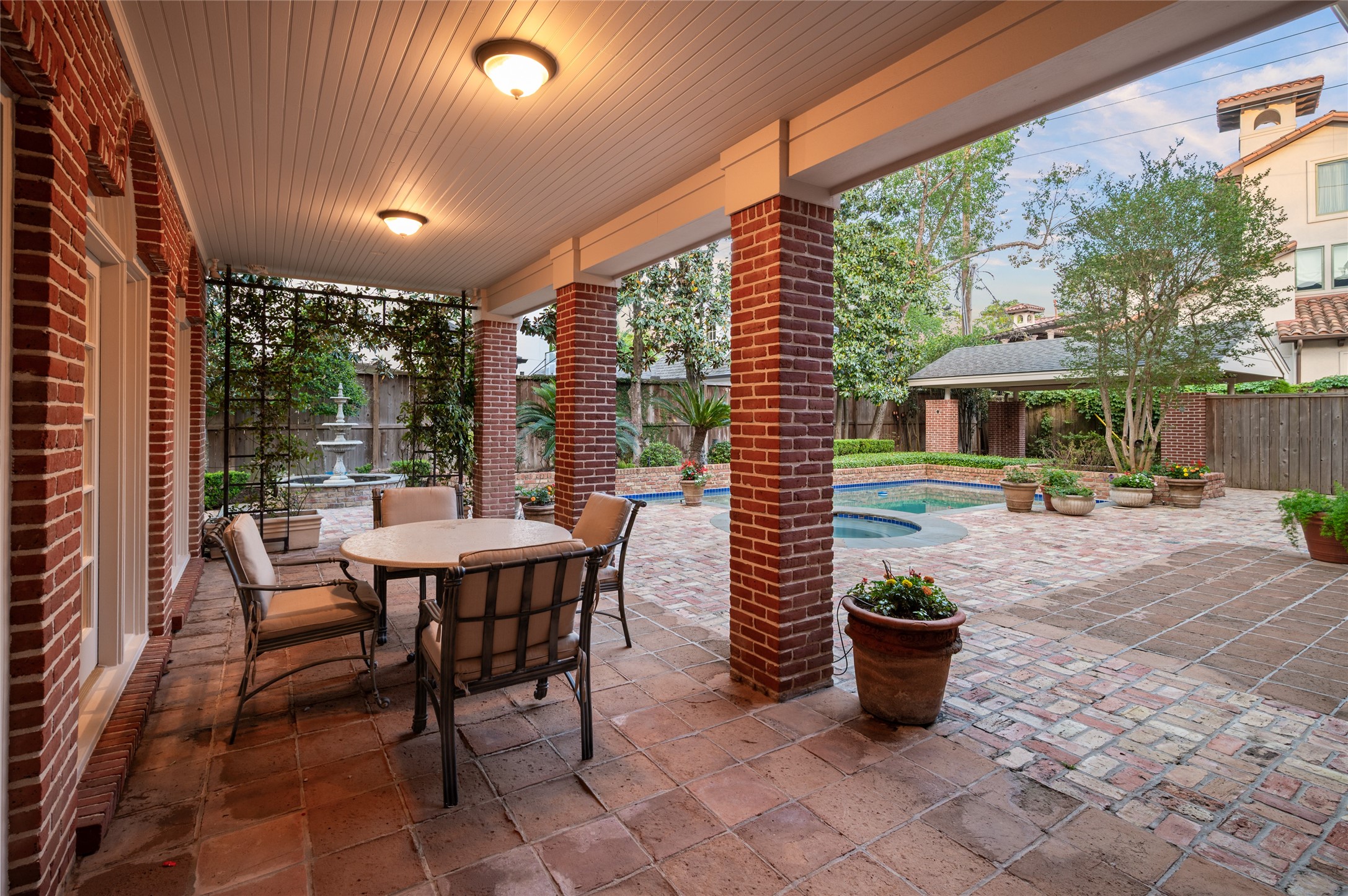  5495 Sugar Hill Drive - 物件實景