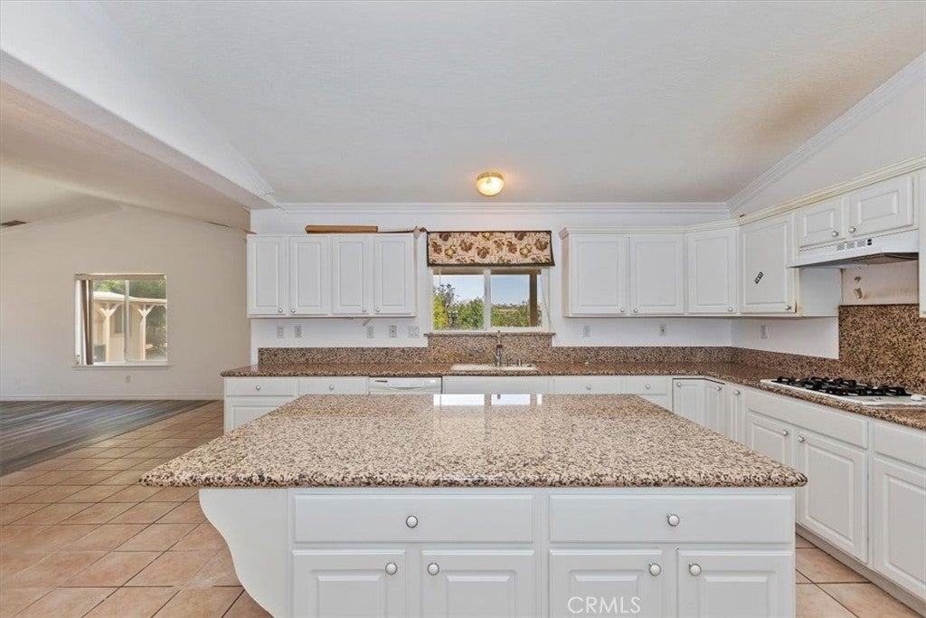 Apple Valley, California, 92308, United States, 7 Bedrooms Bedrooms, ,4 BathroomsBathrooms,Residential,For Sale,1794174