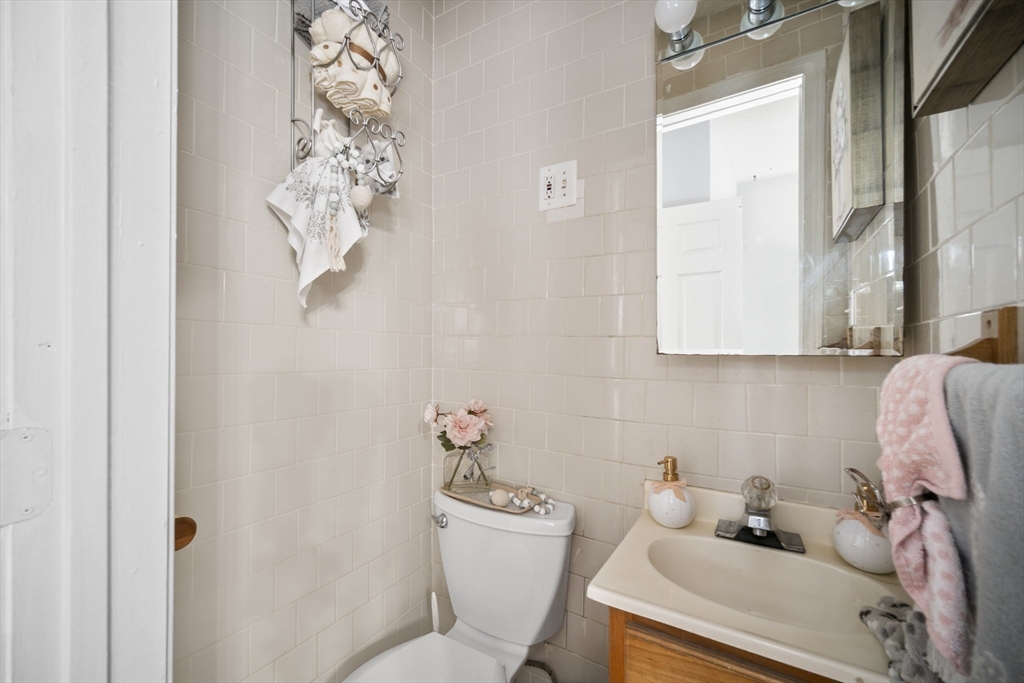 Lynn, Massachusetts, 01902, United States, 5 Bedrooms Bedrooms, ,3 BathroomsBathrooms,Residential,For Sale,1996647