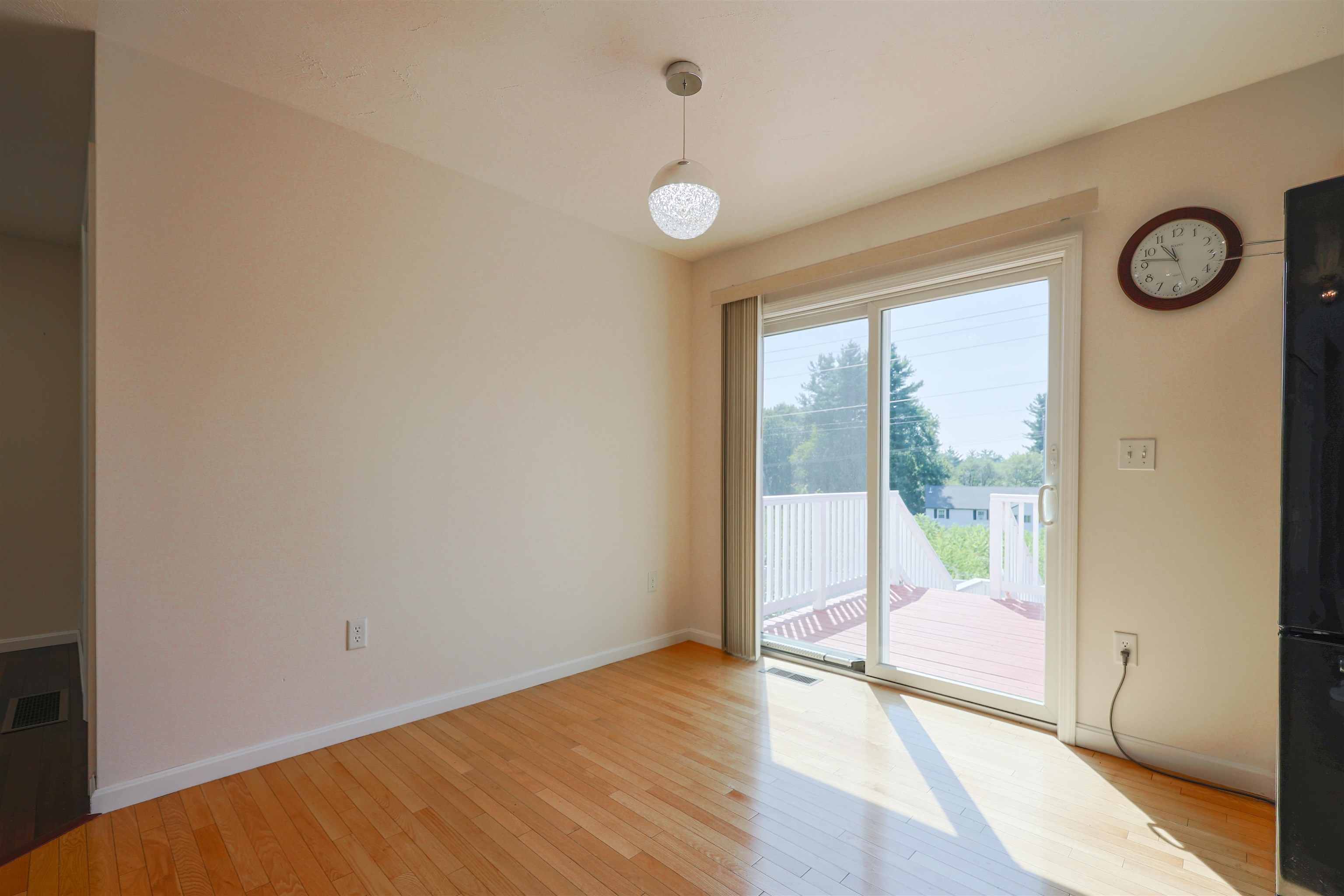 Derry, New Hampshire, 03038, United States, 3 Bedrooms Bedrooms, ,2 BathroomsBathrooms,Residential,For Sale,1926194