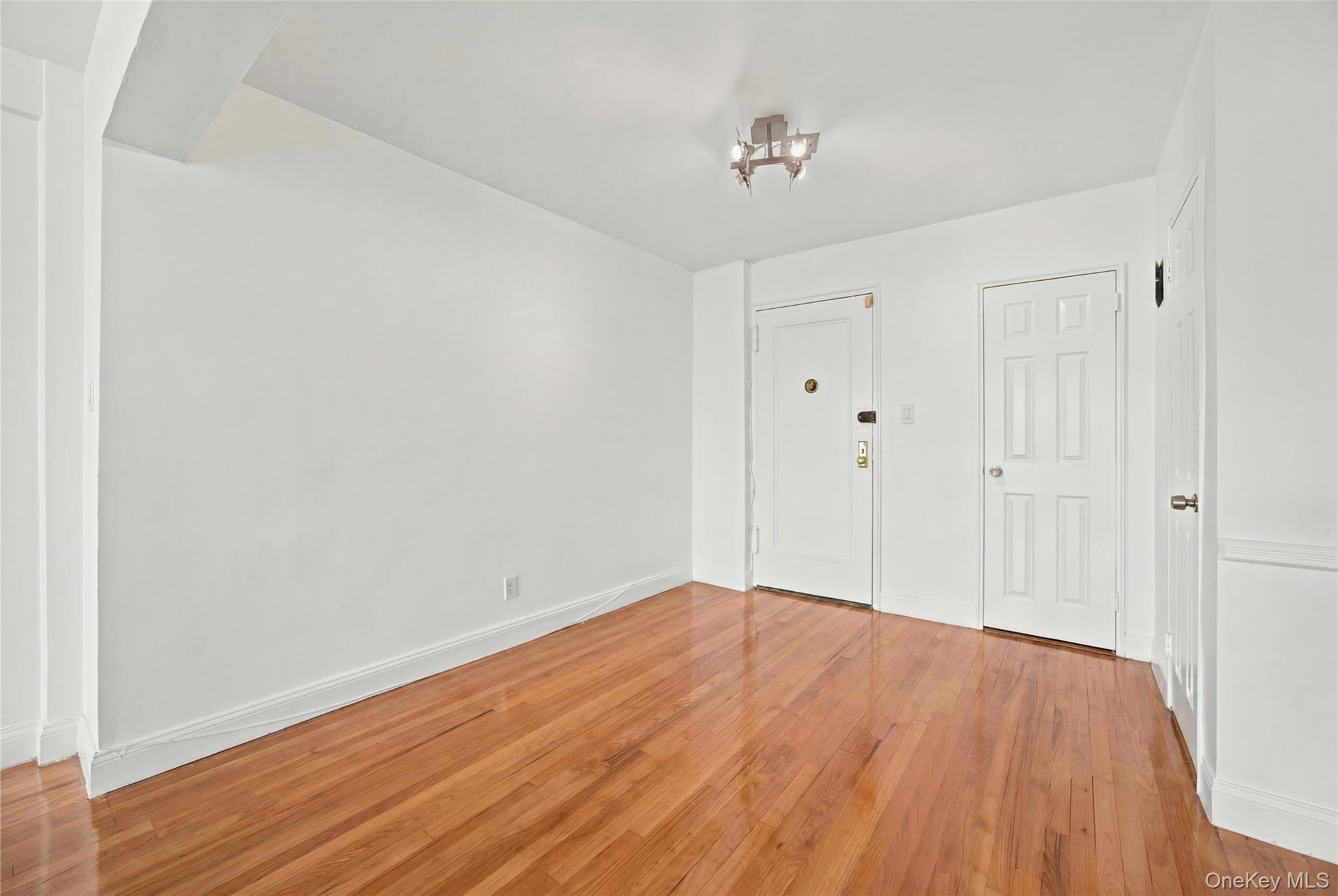  72-10 112 Street, Forest Hills, NY, 11375 - 物件實景