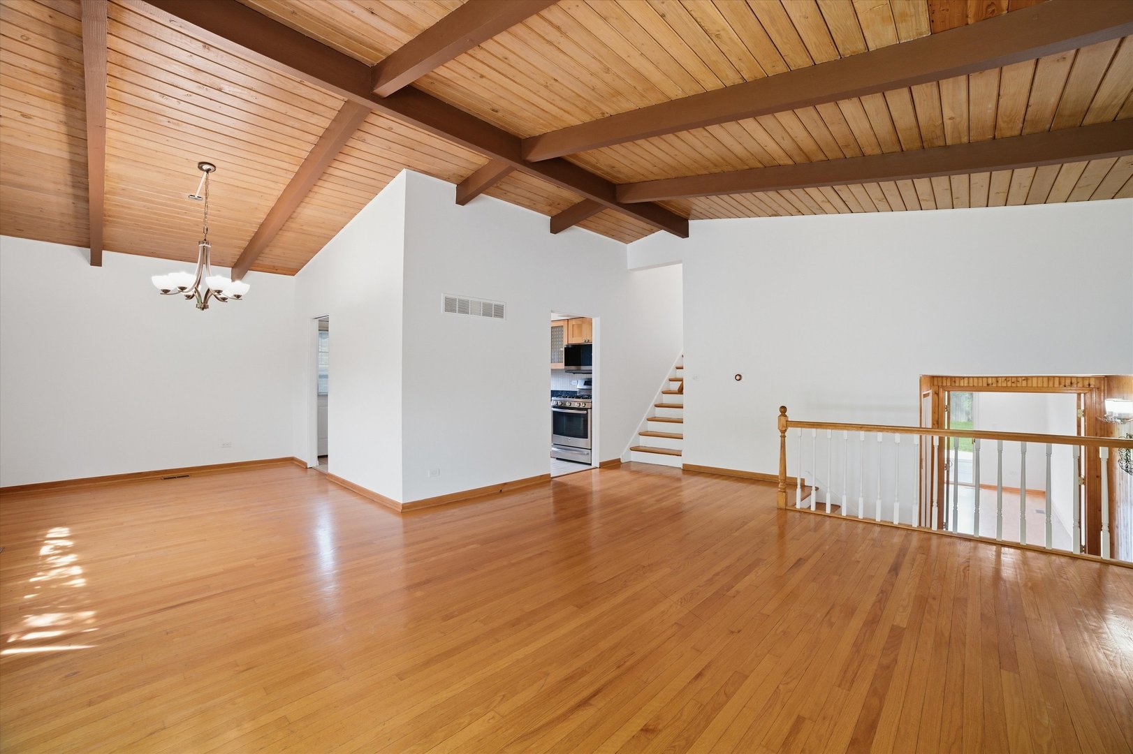 Skokie, Illinois, 60076, United States, 4 Bedrooms Bedrooms, ,2 BathroomsBathrooms,Residential,For Sale,2049150