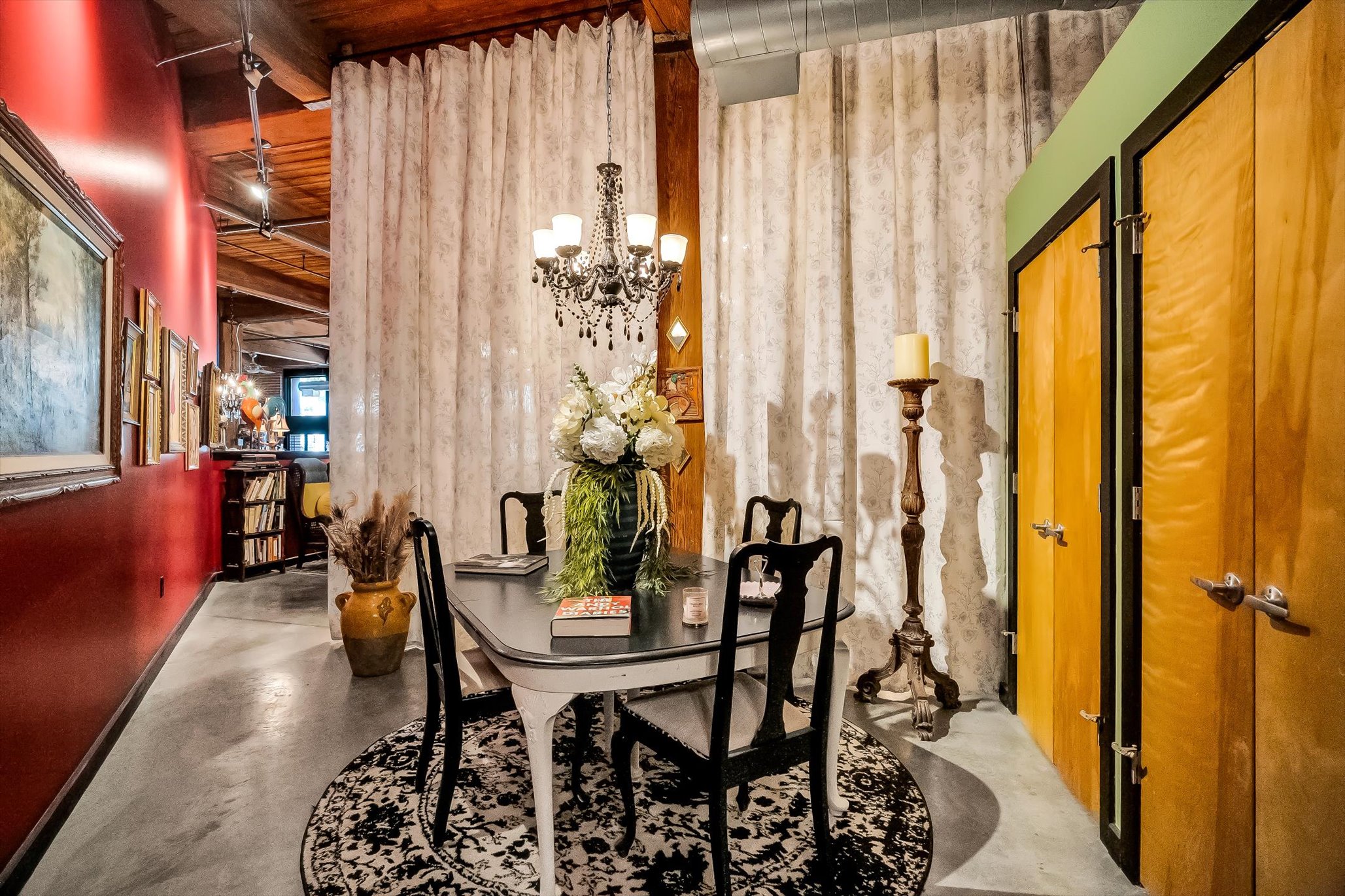  Experience Urban Elegance at Elder Shirt Lofts: A Luxurious Downtown Retreat - 物件實景