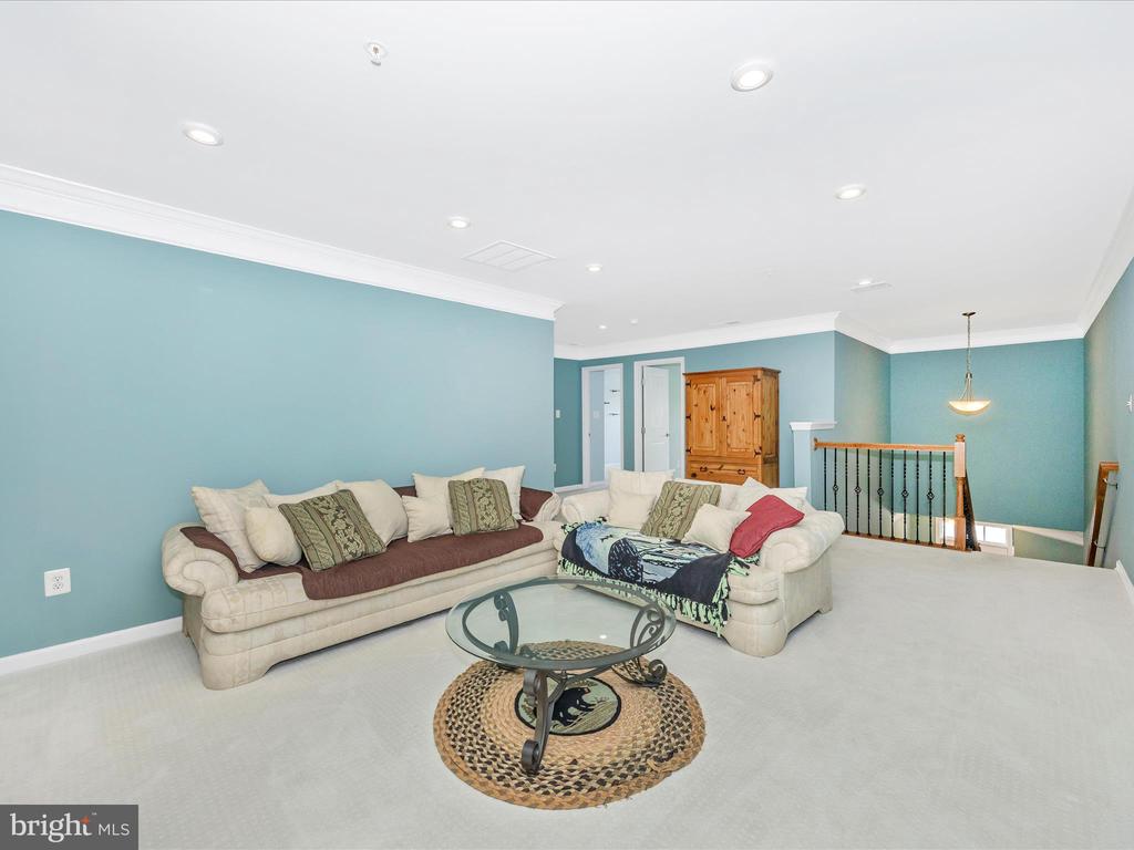 Frederick, Maryland, 21703, United States, 3 Bedrooms Bedrooms, ,3 BathroomsBathrooms,Residential,For Sale,1935549