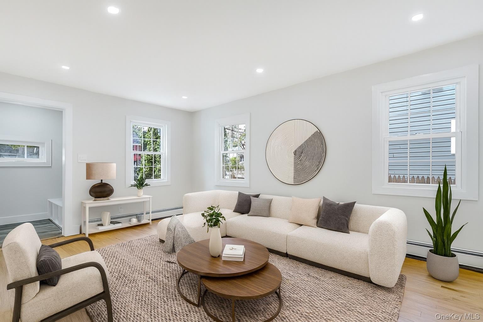 Port Washington, New York, 11050, United States, 3 Bedrooms Bedrooms, ,2 BathroomsBathrooms,Residential,For Sale,1882705