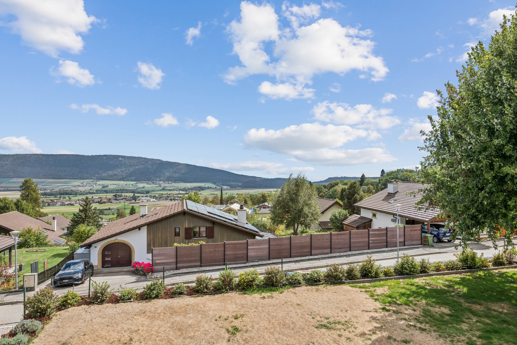  Stunning detached villa with a beautiful garden and 2 enclosed garages - 物件實景