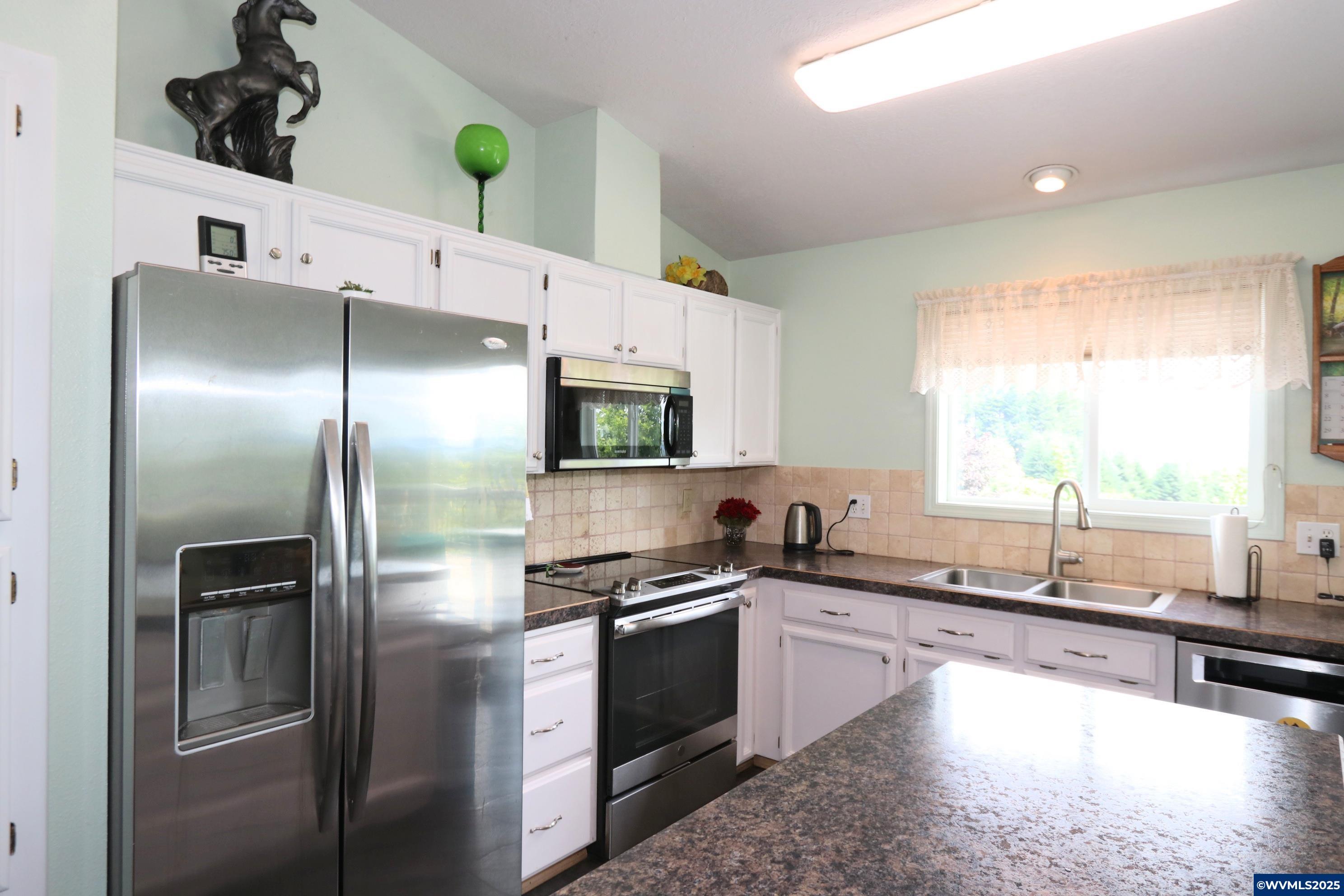 Falls City, Oregon, 97344, United States, 3 Bedrooms Bedrooms, ,2 BathroomsBathrooms,Residential,For Sale,1875170