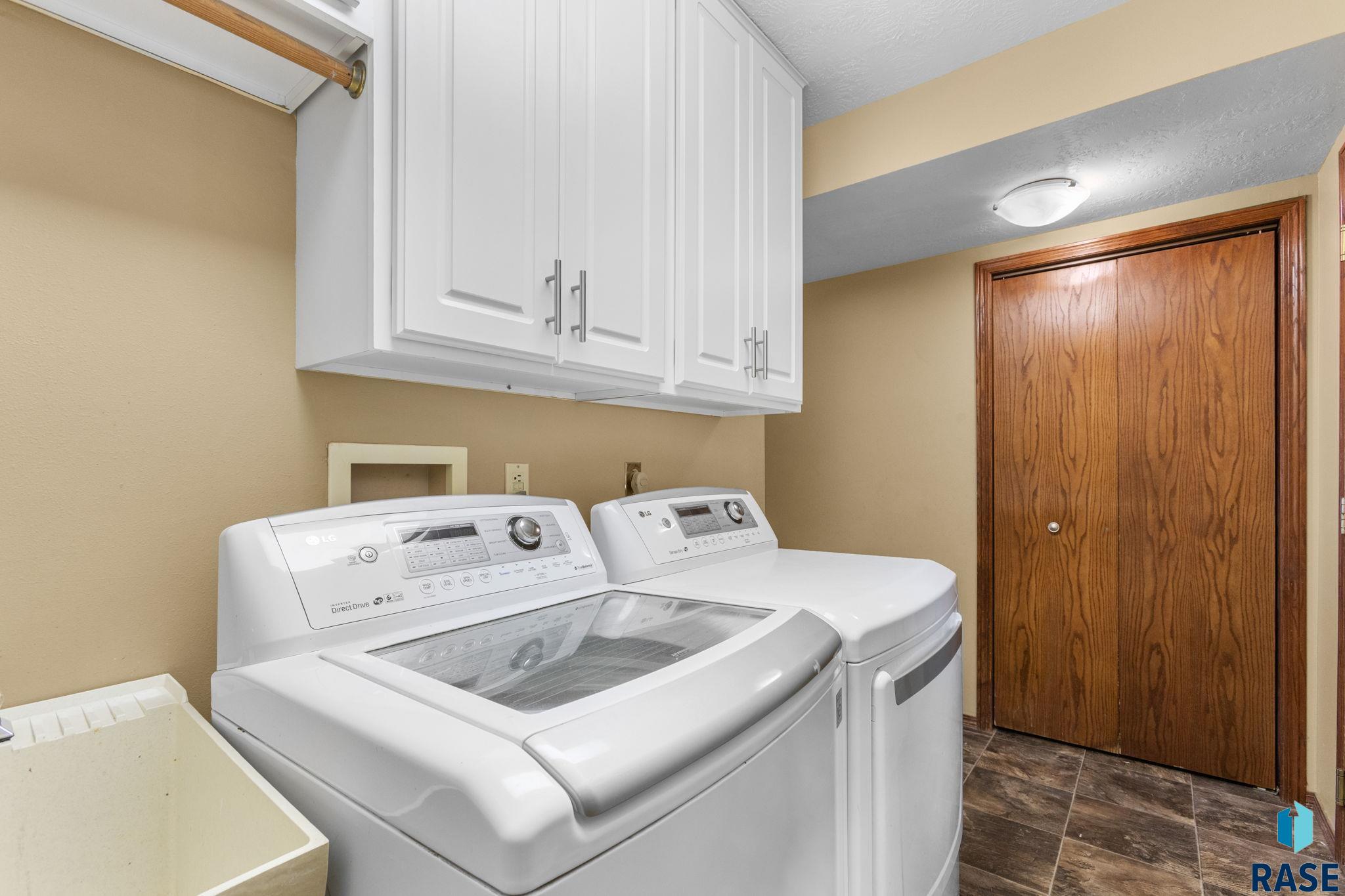 Sioux Falls, South Dakota, 57103, United States, 5 Bedrooms Bedrooms, ,2 BathroomsBathrooms,Residential,For Sale,1908912