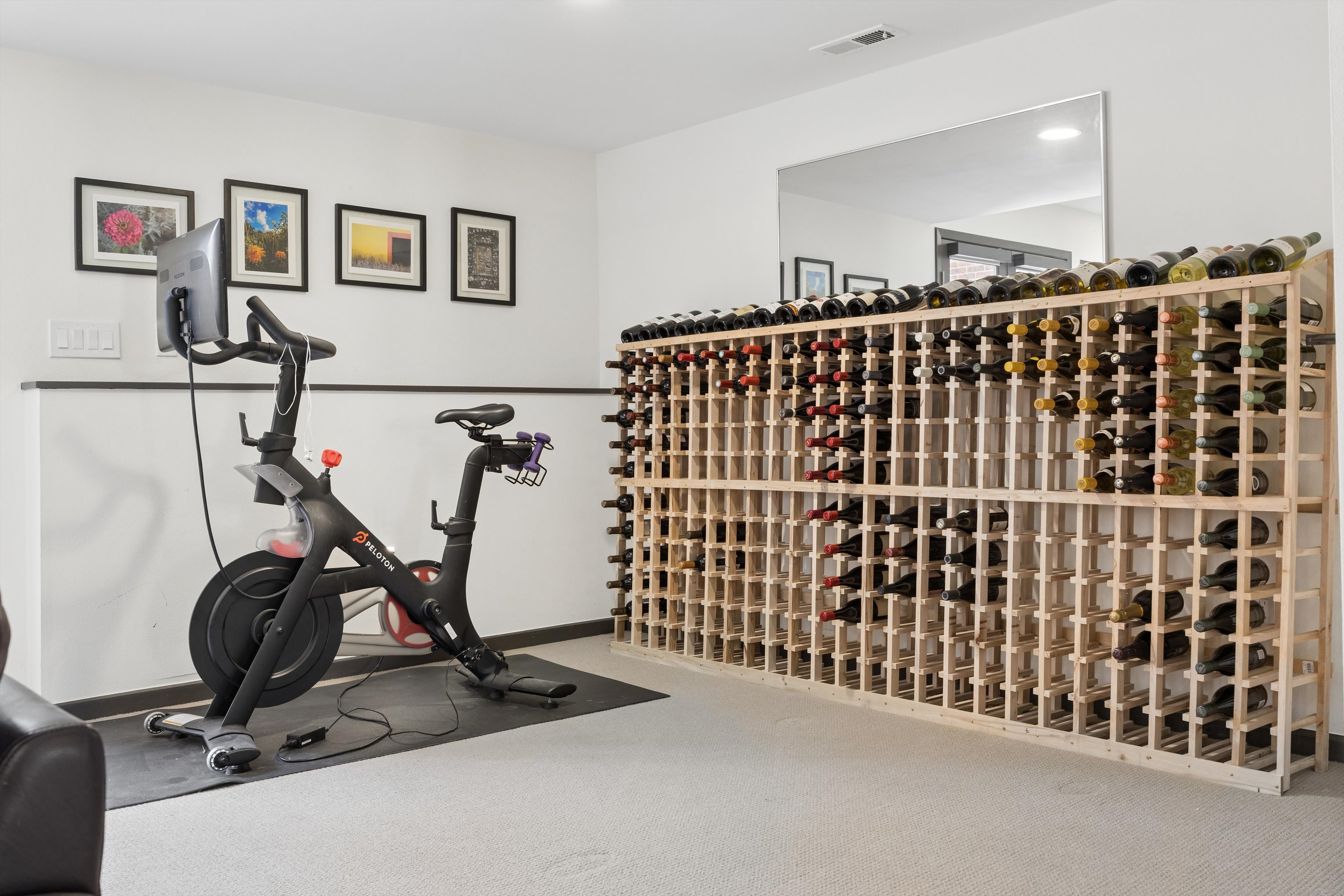  A Rare Offering: Five Bedrooms & Four Bathrooms Thoughtfully Designed Townhome - 物件實景