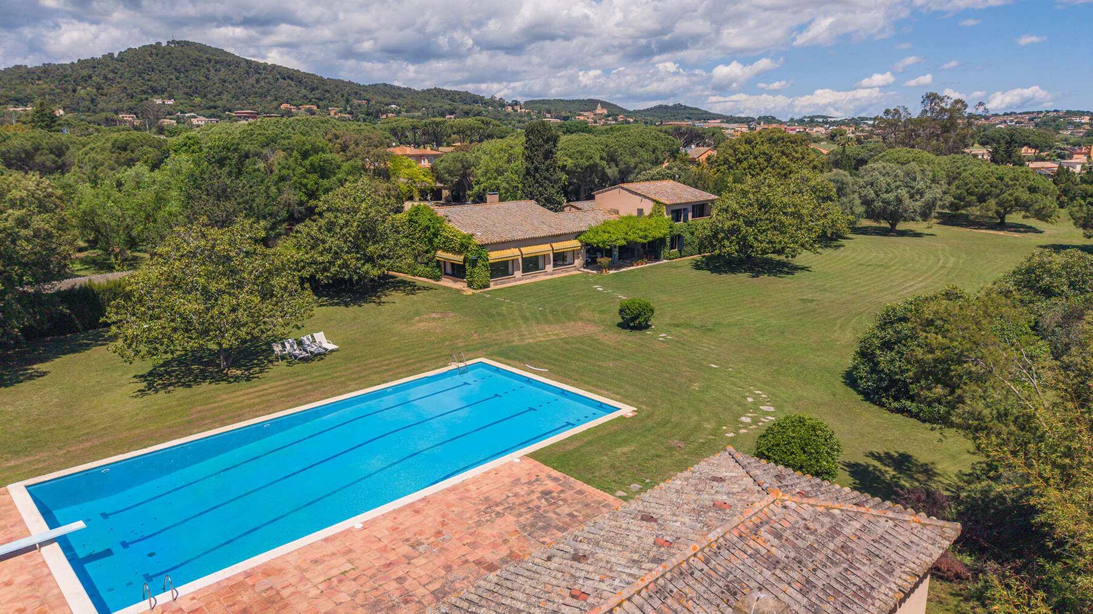  Historic estate with medieval tower and gardens in Mont-ràs - 物件實景
