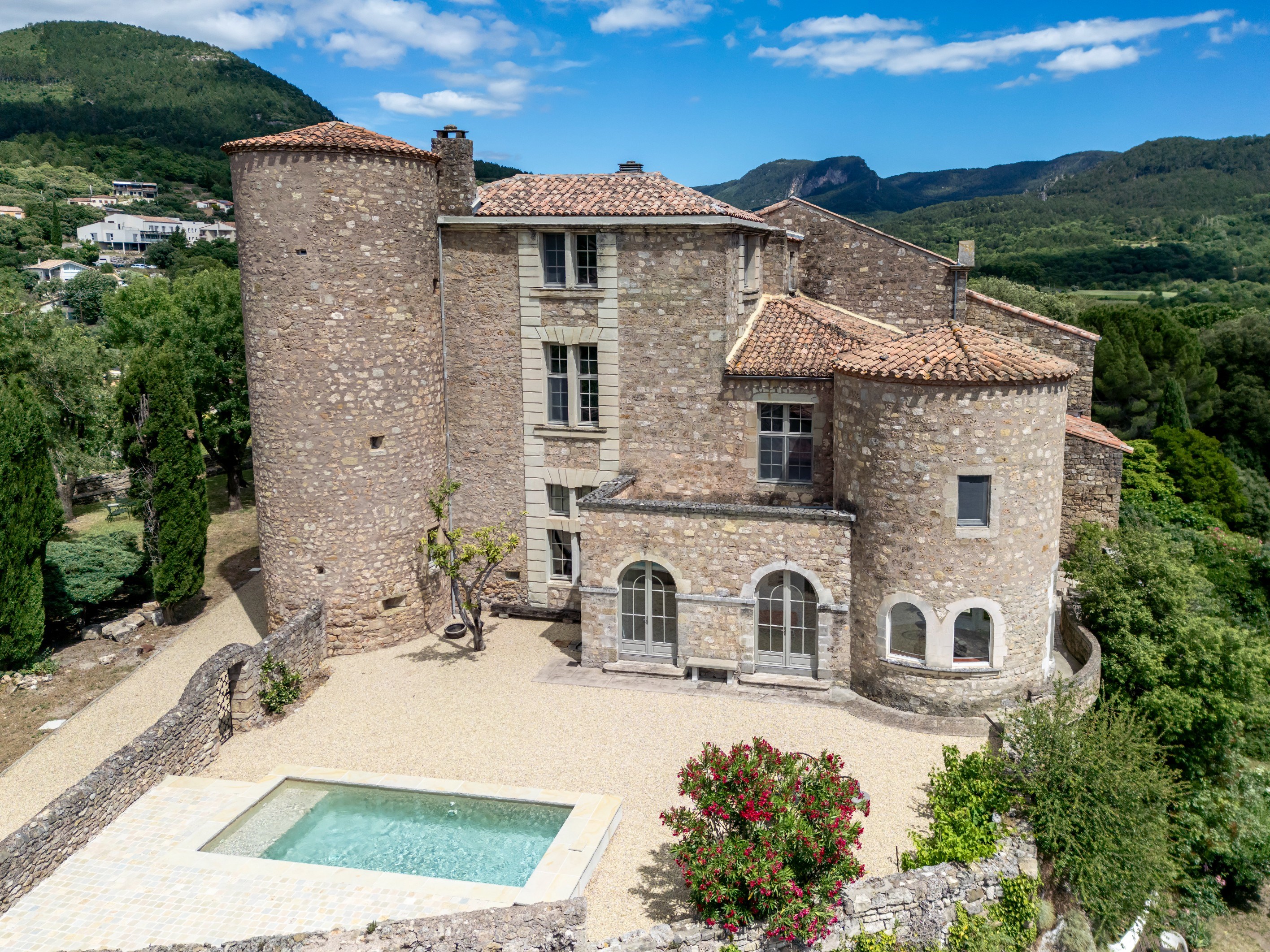  Château de Soubes from 11th Century Reimagined for Contemporary Living - 物件實景