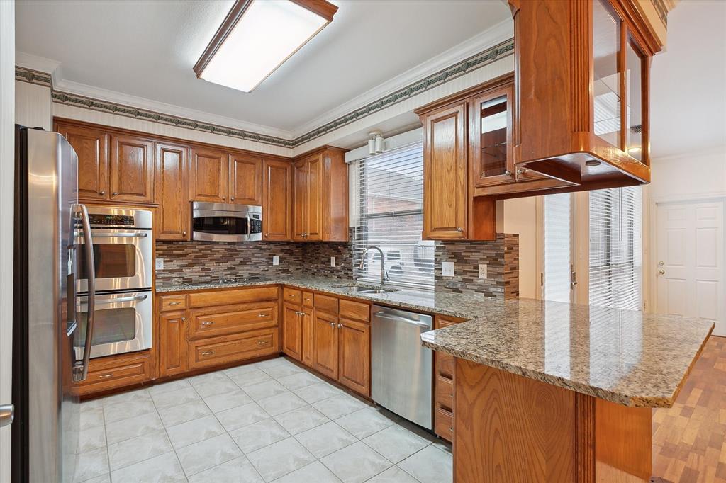 Denton, Texas, 76205, United States, 4 Bedrooms Bedrooms, ,4 BathroomsBathrooms,Residential,For Sale,1915796