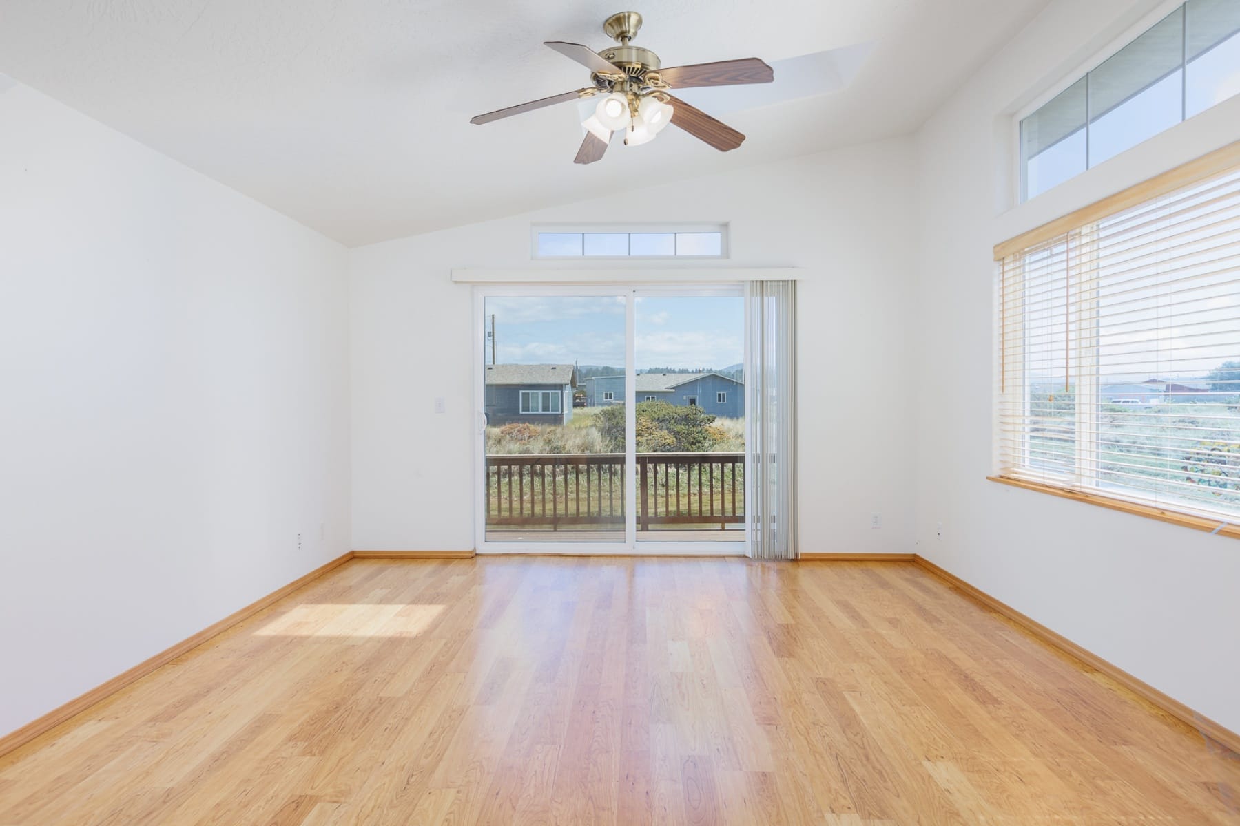  1001 NW PACIFIC WAY Waldport, OR 97394 - 物件實景