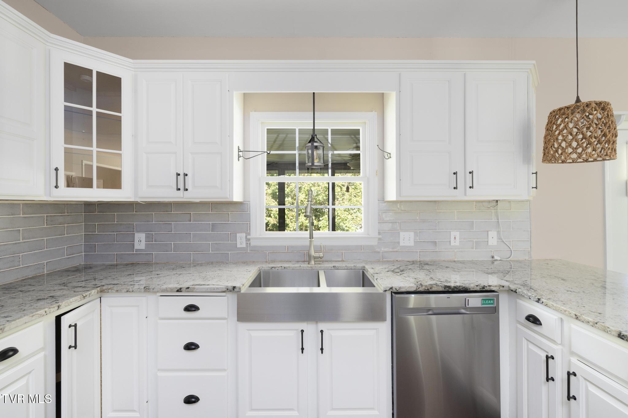 Gray, Tennessee, 37615, United States, 5 Bedrooms Bedrooms, ,4 BathroomsBathrooms,Residential,For Sale,1978234