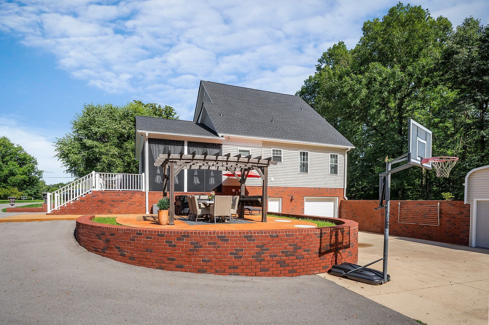 Smithville, Tennessee, 37166, United States, 1 Bedroom Bedrooms, ,4 BathroomsBathrooms,Residential,For Sale,2006606