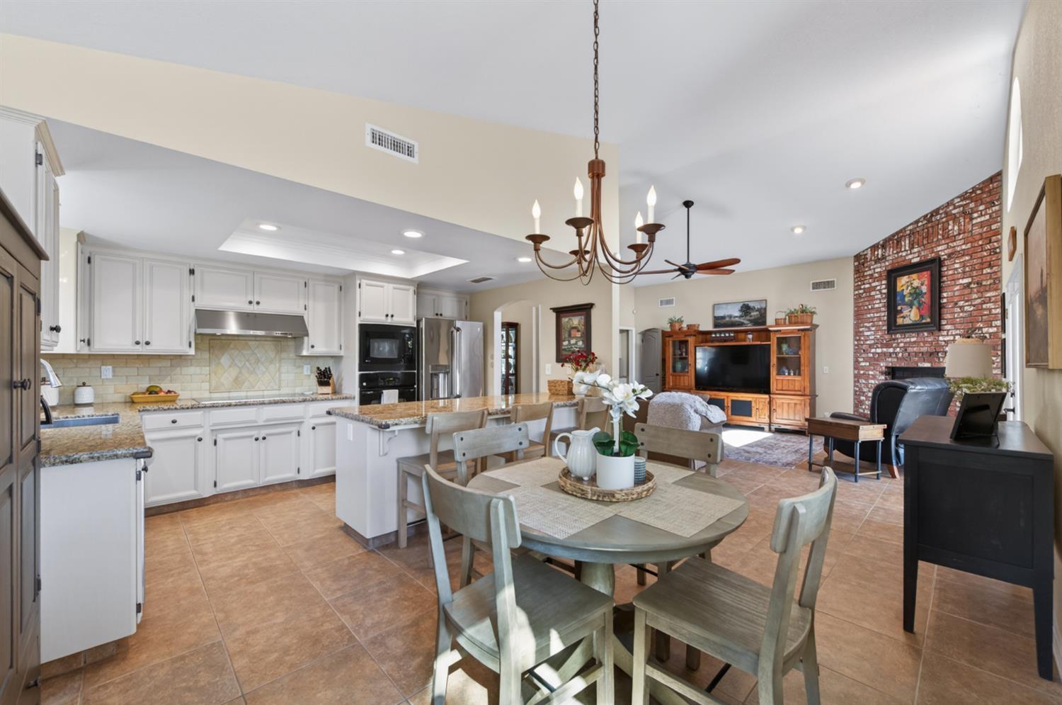 Madera, California, 93637, United States, 3 Bedrooms Bedrooms, ,3 BathroomsBathrooms,Residential,For Sale,2048519