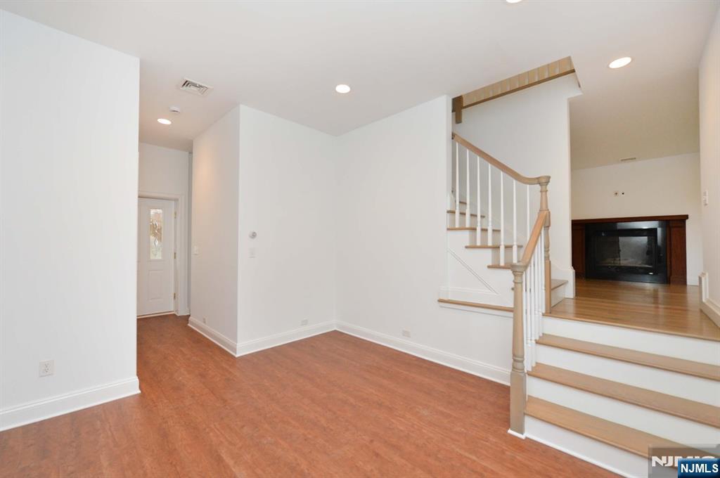 Mahwah, New Jersey, 07430, United States, 4 Bedrooms Bedrooms, ,3 BathroomsBathrooms,Residential,For Sale,1989324