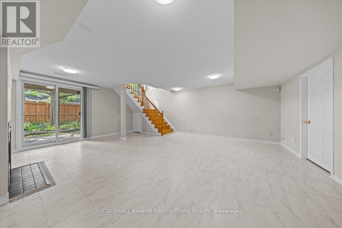 OTTAWA, Ontario, K1J 1J2, CA, 3 Bedrooms Bedrooms, ,1 BathroomBathrooms,Residential,For Sale,1903648
