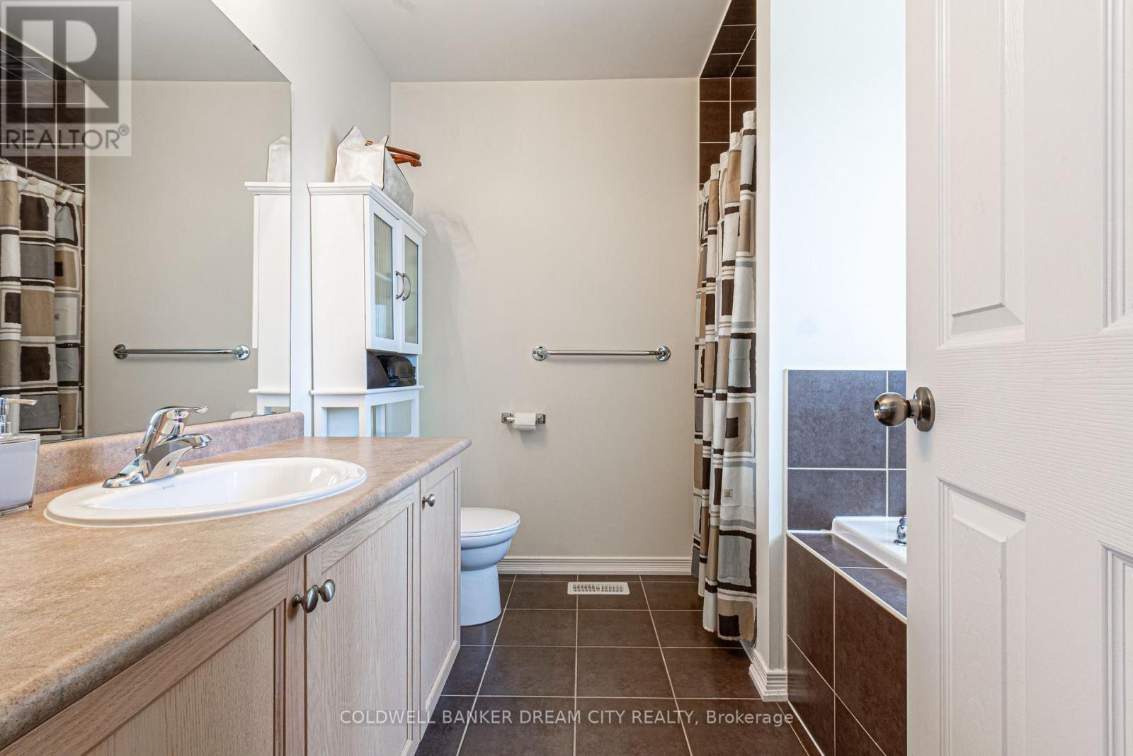 BRANTFORD, Ontario, N3T 0E6, CA, 3 Bedrooms Bedrooms, ,2 BathroomsBathrooms,Residential,For Sale,1903320