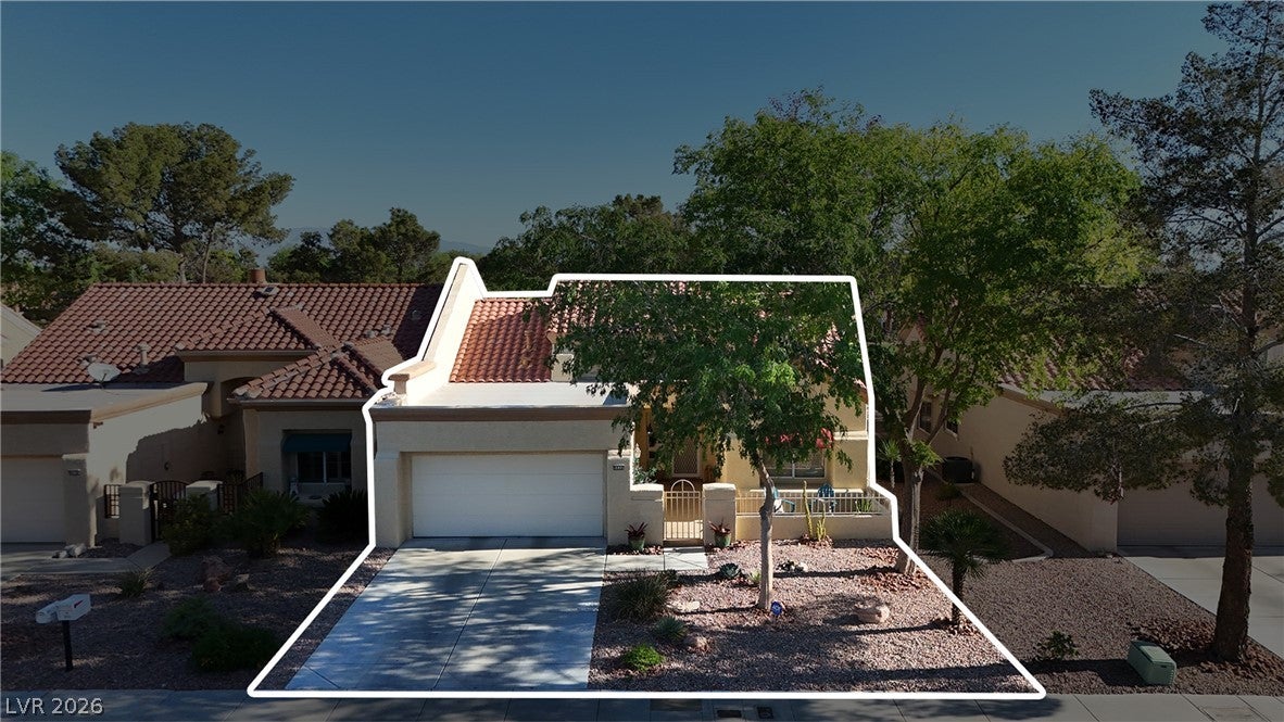 Las Vegas, Nevada, 89134, United States, 2 Bedrooms Bedrooms, ,2 BathroomsBathrooms,Residential,For Sale,2031210