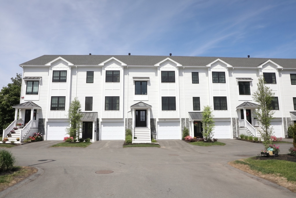 Peabody, Massachusetts, 01960, United States, 3 Bedrooms Bedrooms, ,4 BathroomsBathrooms,Residential,For Sale,2048851
