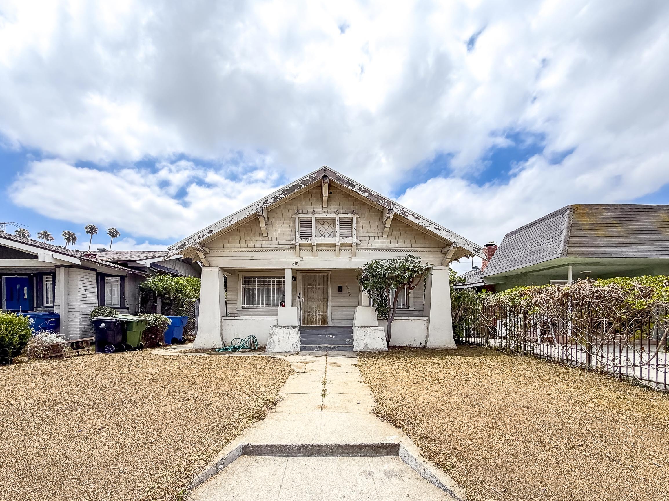  2380 W 30th St - 物件實景
