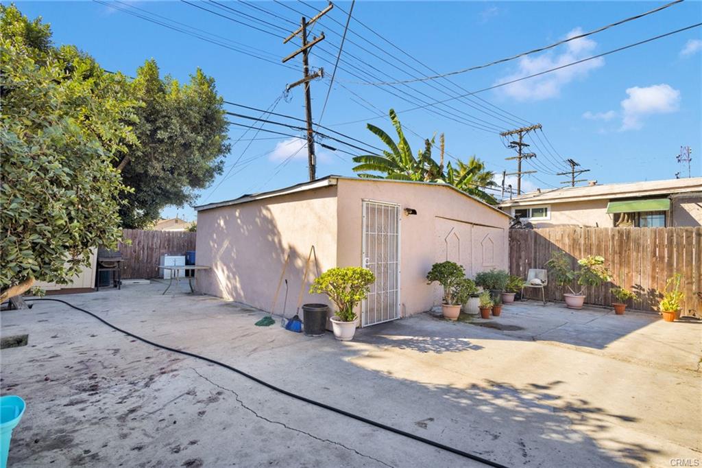 Los Angeles, California, 90003, United States, 4 Bedrooms Bedrooms, ,1 BathroomBathrooms,Residential,For Sale,1992403