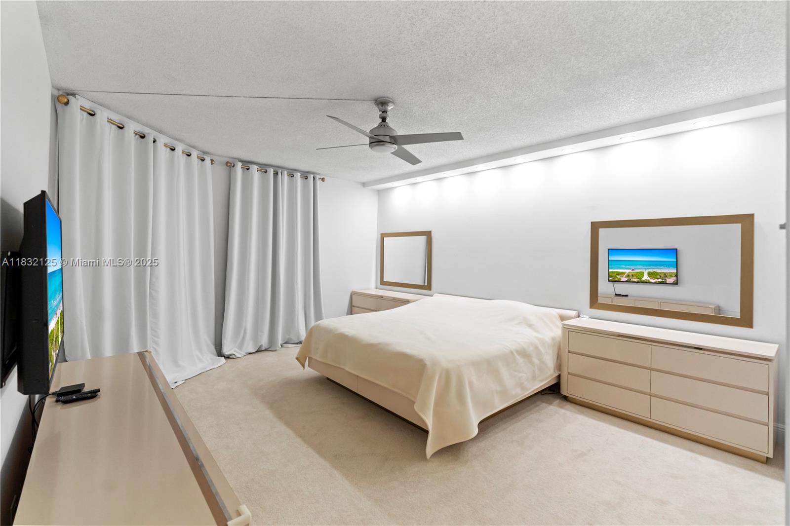 Aventura, Florida, 33180, United States, 2 Bedrooms Bedrooms, ,3 BathroomsBathrooms,Residential,For Sale,1885240
