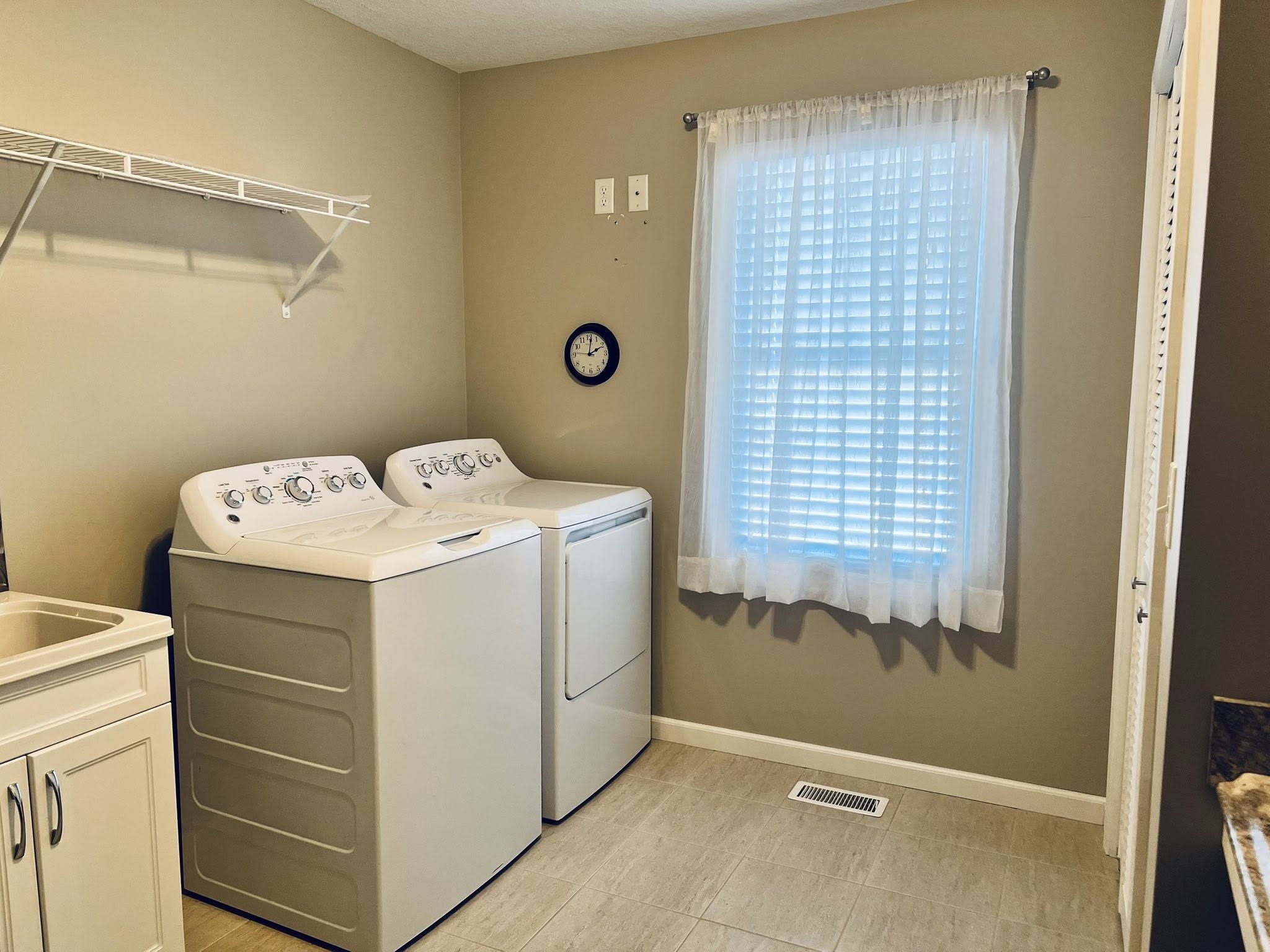 Hannibal, Missouri, 6341, United States, 4 Bedrooms Bedrooms, ,4 BathroomsBathrooms,Residential,For Sale,2005441