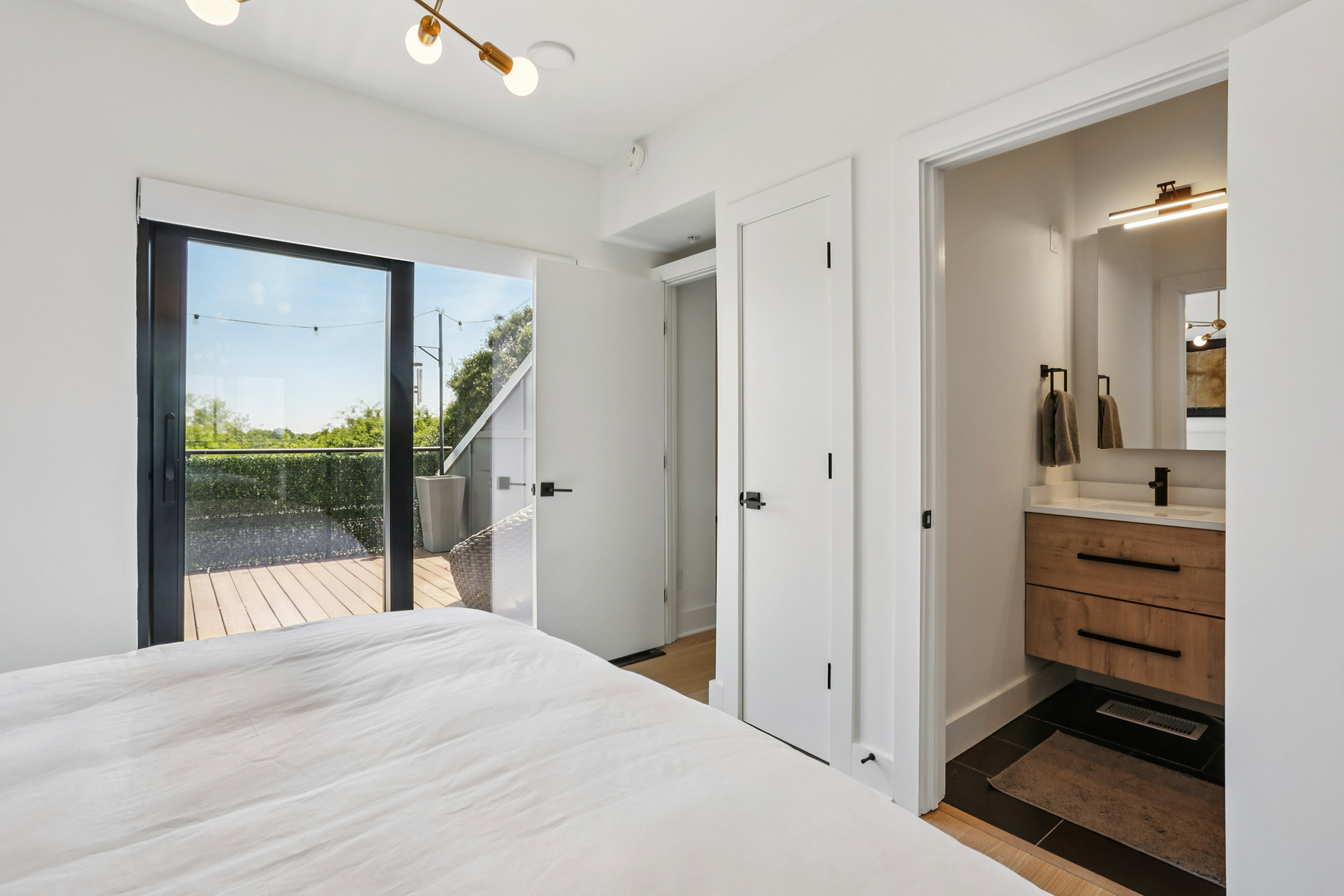  Modern Two-story Loft with Private Rooftop Deck - 物件實景