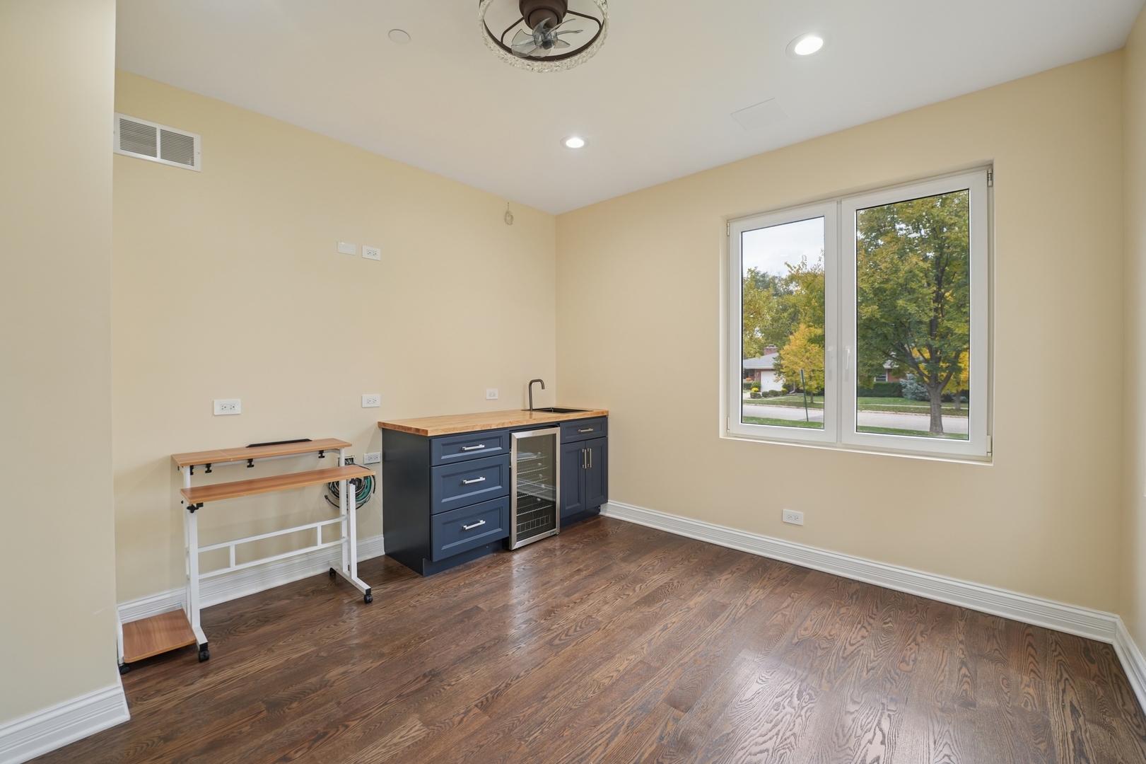 Park Ridge, Illinois, 60068, United States, 4 Bedrooms Bedrooms, ,5 BathroomsBathrooms,Residential,For Sale,1988945