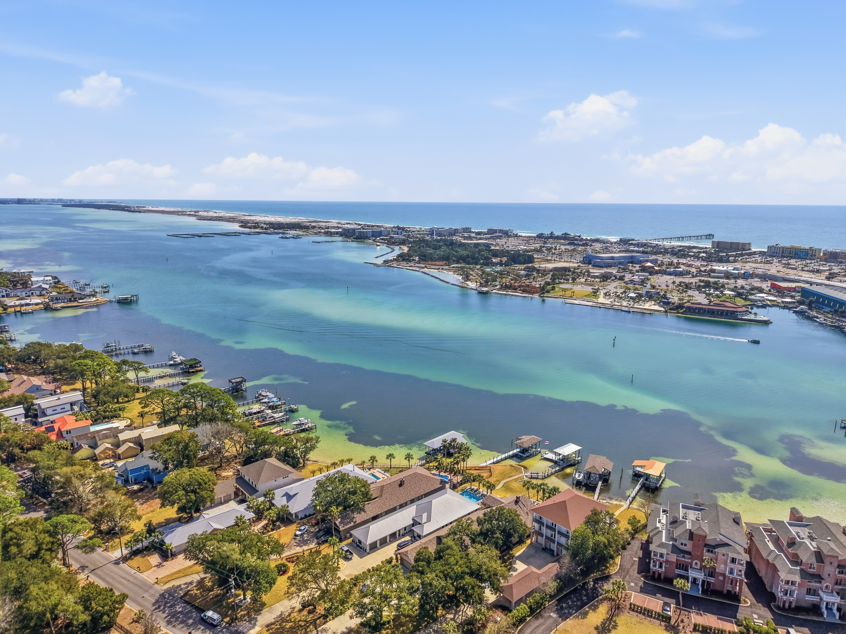  Modern Coastal Pool Home Near Water Access - 物件實景