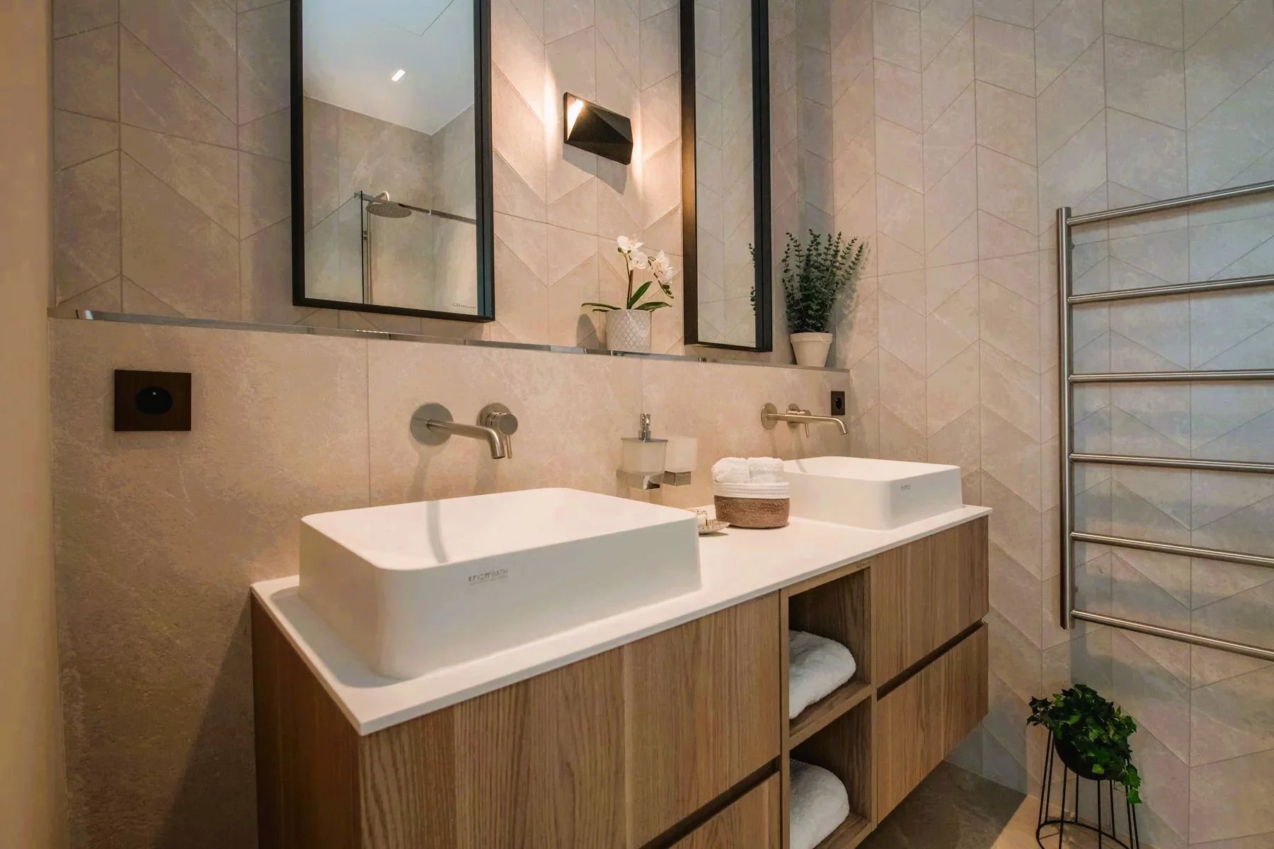 Saint-Raphaël, Provence-Alpes-Côte d’Azur, 83700, FR, 5 Bedrooms Bedrooms, ,Residential,For Sale,1994544