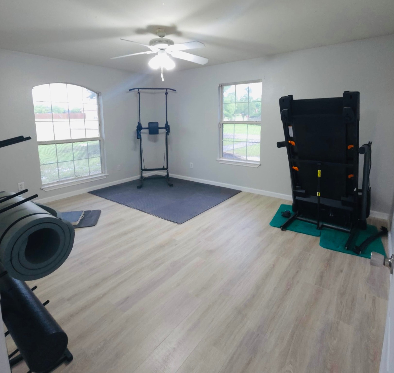 Talty, Texas, 75160, United States, 6 Bedrooms Bedrooms, ,4 BathroomsBathrooms,Residential,For Sale,1970411