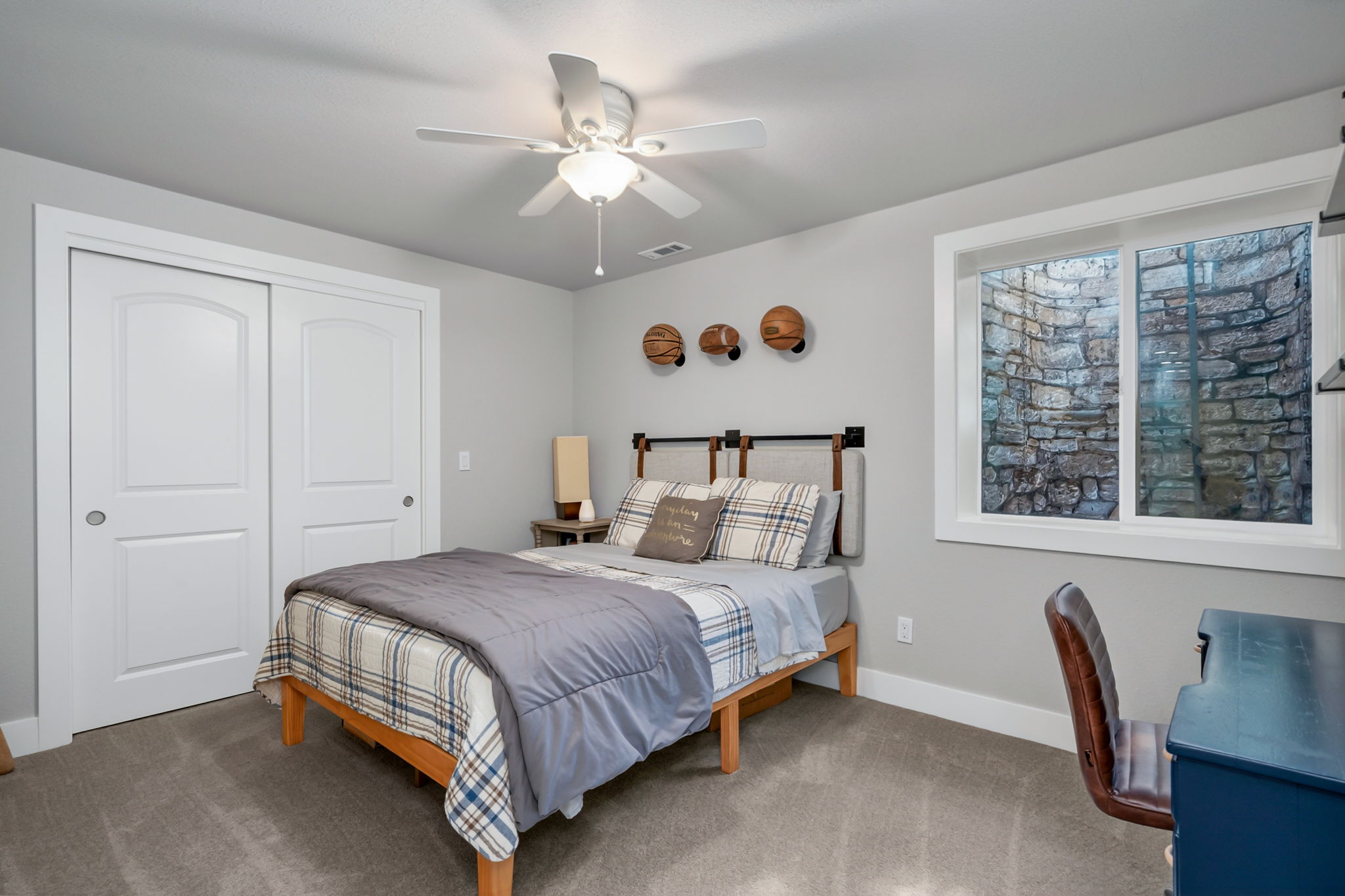  Great 2 Story With Main Floor Master Located Between Raindance and Pelican Lakes - 物件實景