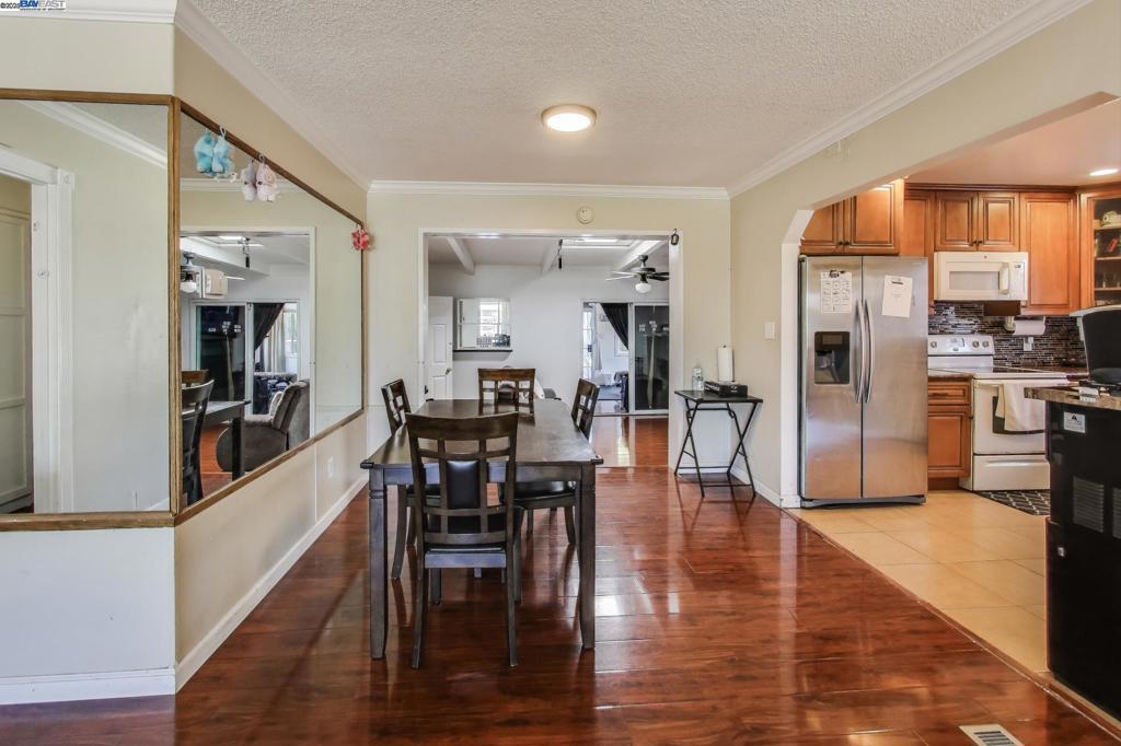 Hayward, California, 94544, United States, 3 Bedrooms Bedrooms, ,2 BathroomsBathrooms,Residential,For Sale,1938339