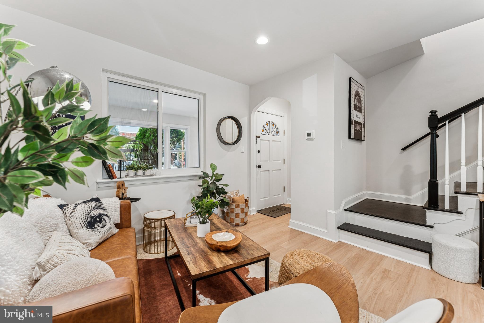 Alexandria, Virginia, 22305, United States, 2 Bedrooms Bedrooms, ,2 BathroomsBathrooms,Residential,For Sale,1974640