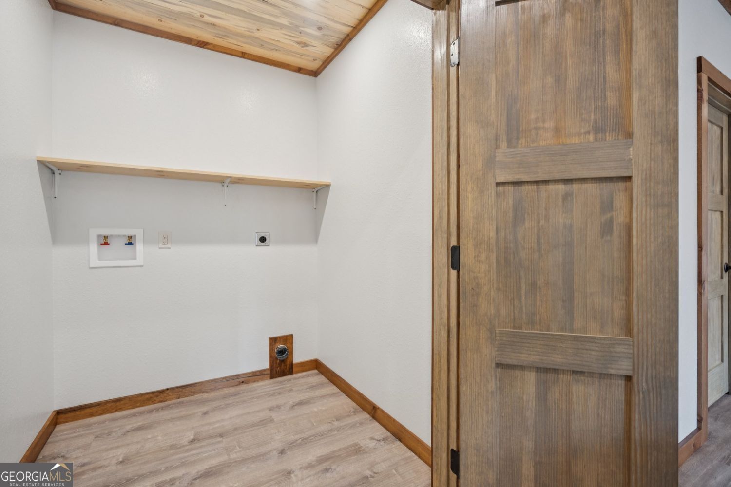 Mineral Bluff, Georgia, 30559, United States, 4 Bedrooms Bedrooms, ,4 BathroomsBathrooms,Residential,For Sale,1962222