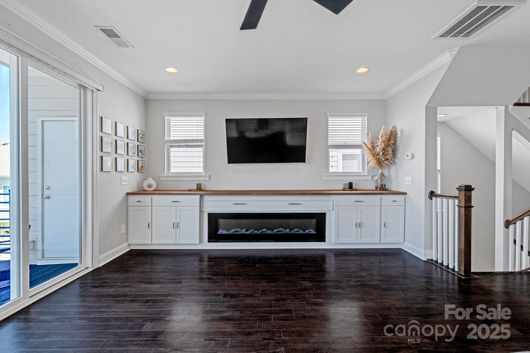 Charlotte, North Carolina, 28206, United States, 3 Bedrooms Bedrooms, ,4 BathroomsBathrooms,Residential,For Sale,1778034