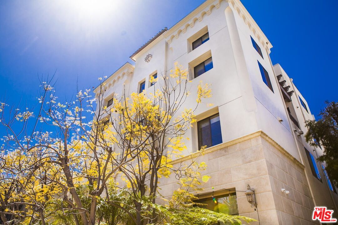 Los Angeles, California, 90049, United States, 27 Bedrooms Bedrooms, ,Residential,For Sale,1890269