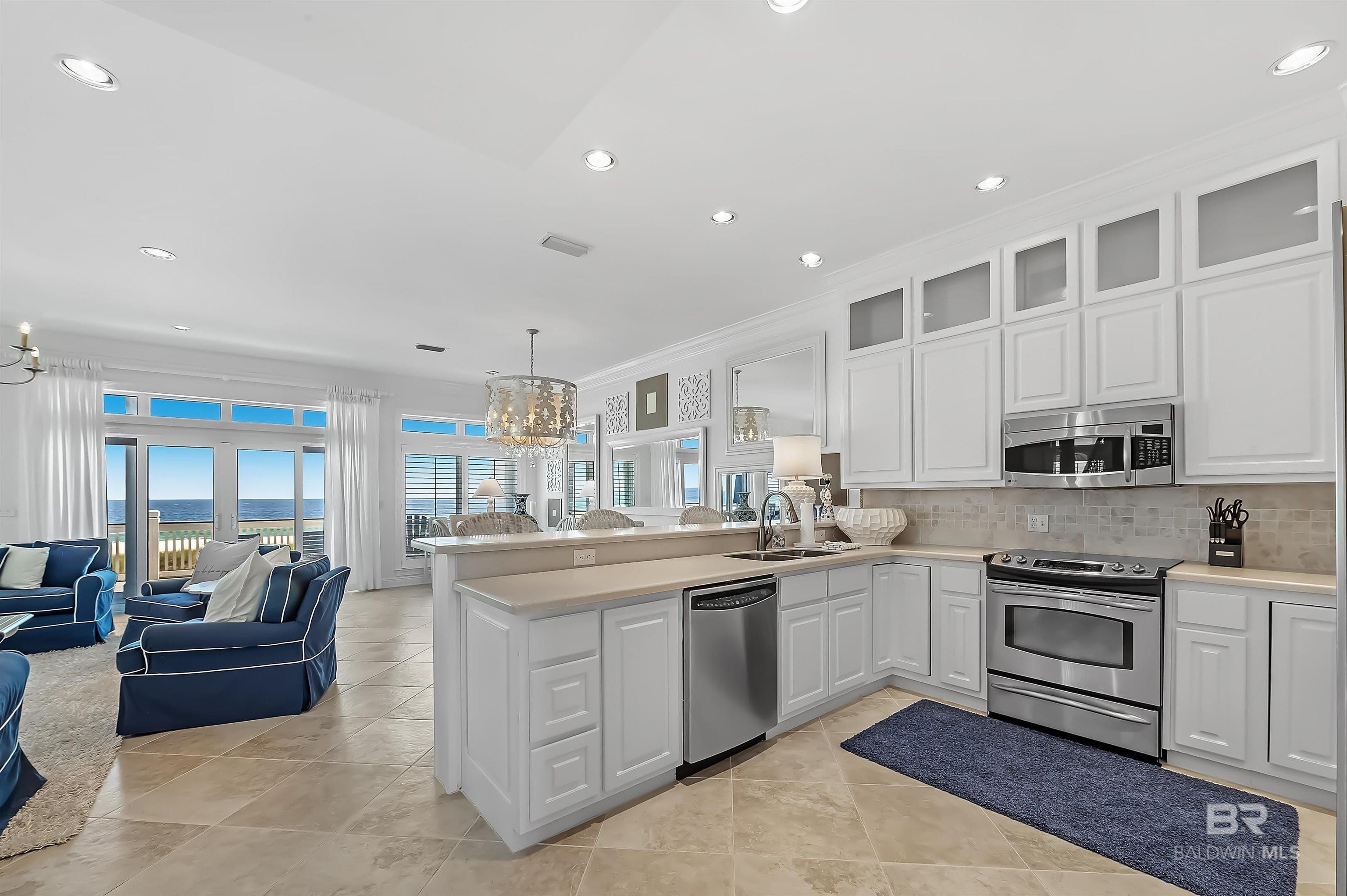 Pensacola, Florida, 32507, United States, 8 Bedrooms Bedrooms, ,9 BathroomsBathrooms,Residential,For Sale,1983870