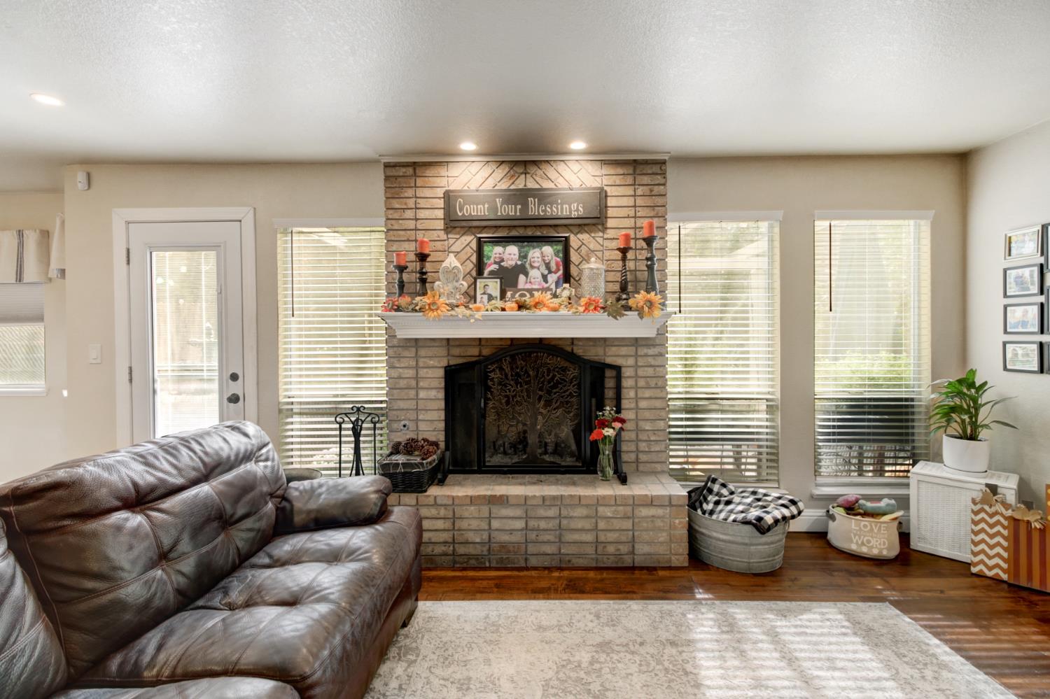 Elk Grove, California, 95624, United States, 4 Bedrooms Bedrooms, ,4 BathroomsBathrooms,Residential,For Sale,1987629