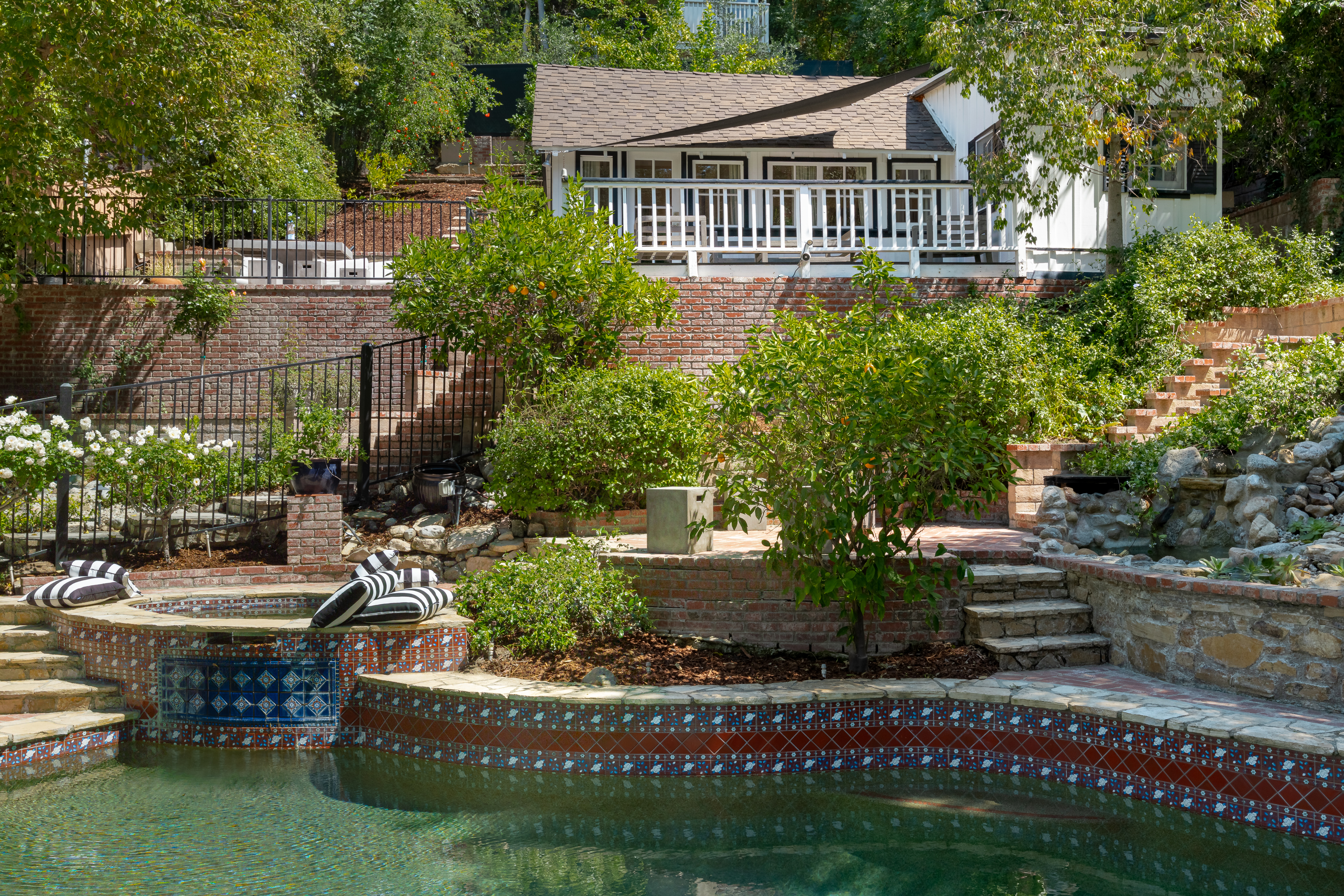  4650 Encino Avenue - 物件實景