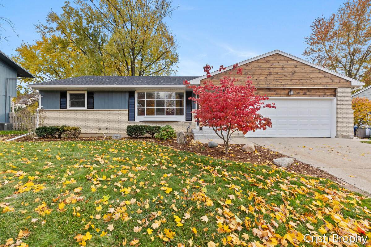 Grand Rapids, Michigan, 49506, United States, 4 Bedrooms Bedrooms, ,3 BathroomsBathrooms,Residential,For Sale,1989098