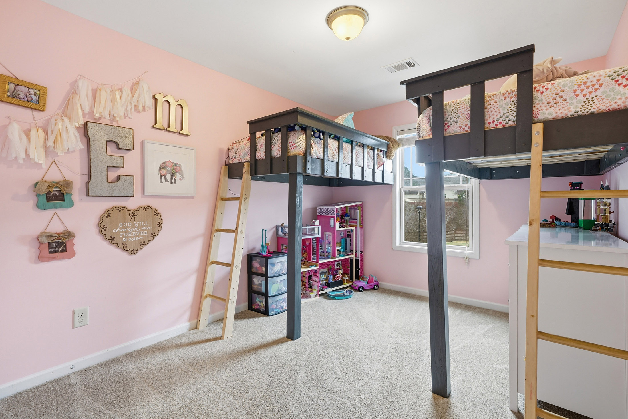  Lovely End-Unit Townhome - 物件實景